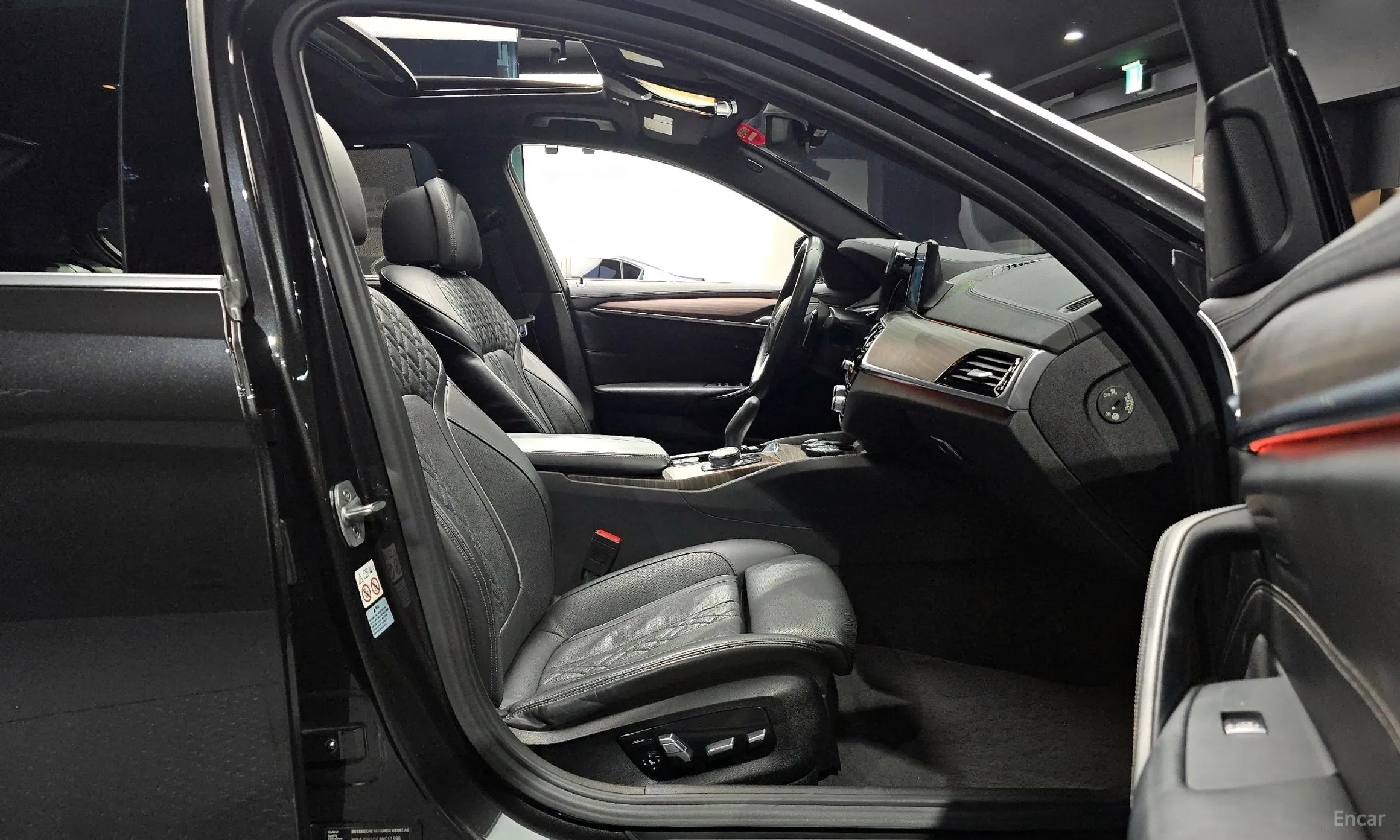 BMW 5 Series (G30) превью 11