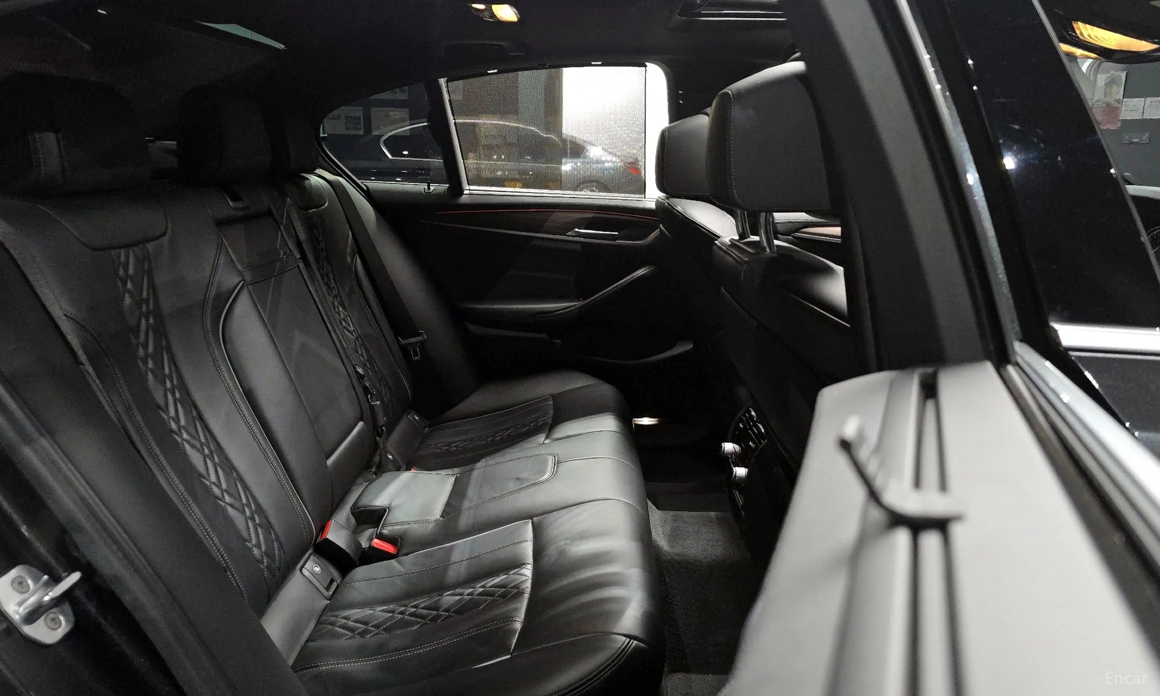 BMW 5 Series (G30) превью 12
