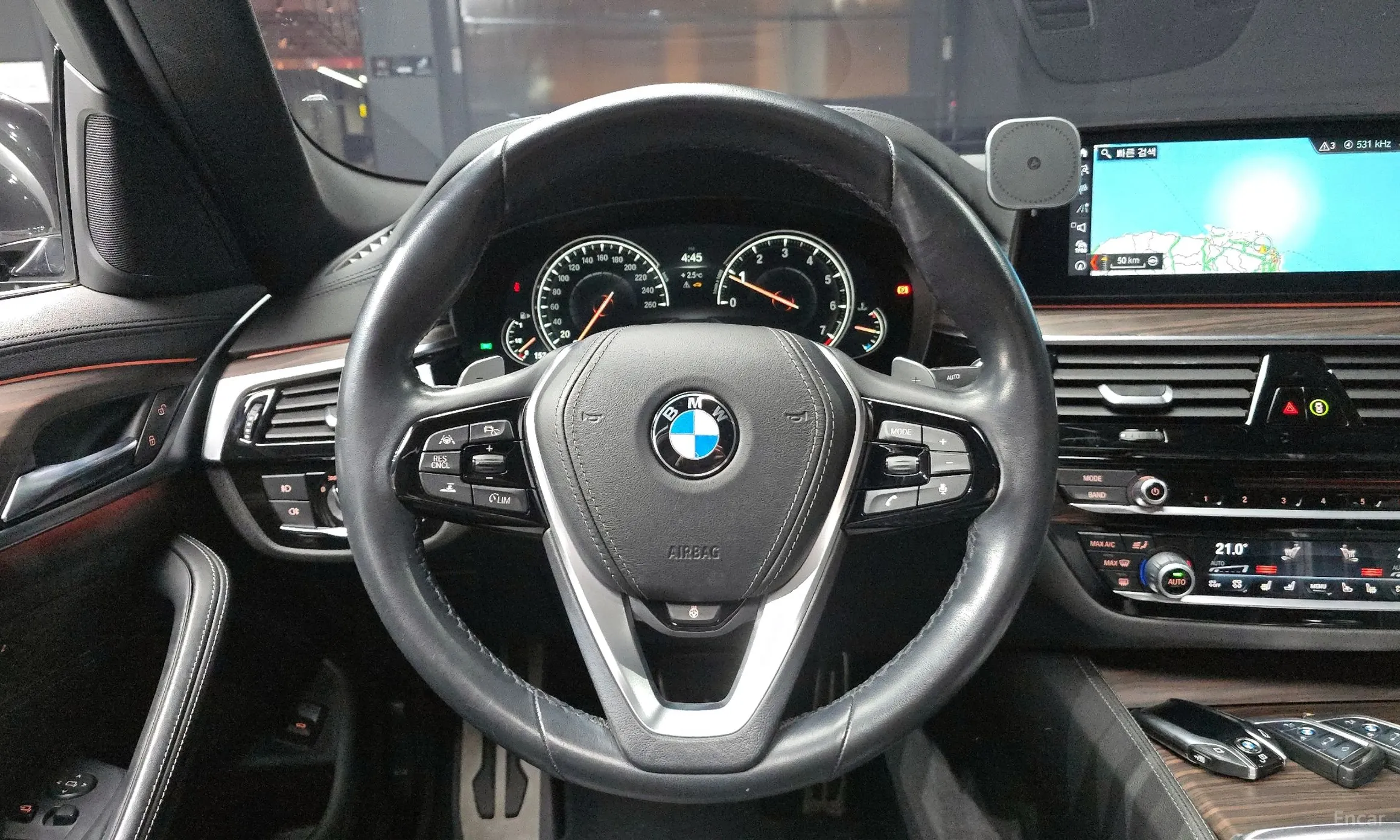 BMW 5 Series (G30) превью 13
