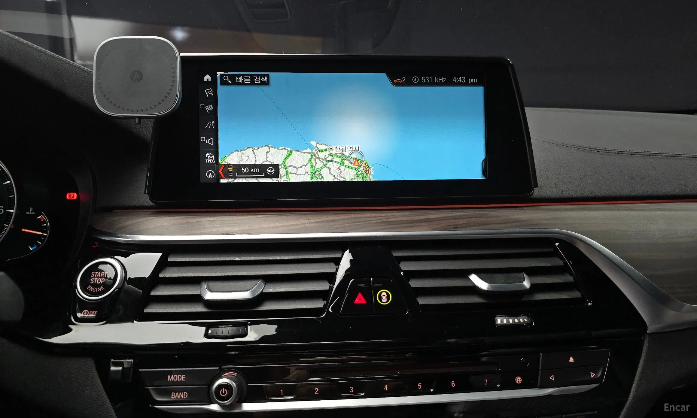 BMW 5 Series (G30) превью 16