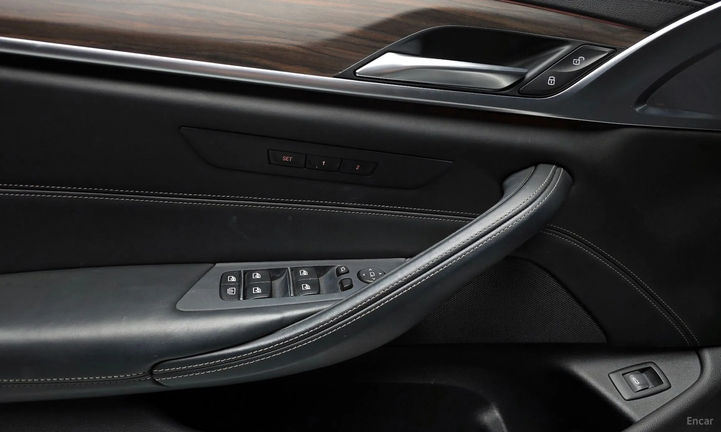 BMW 5 Series (G30) превью 18