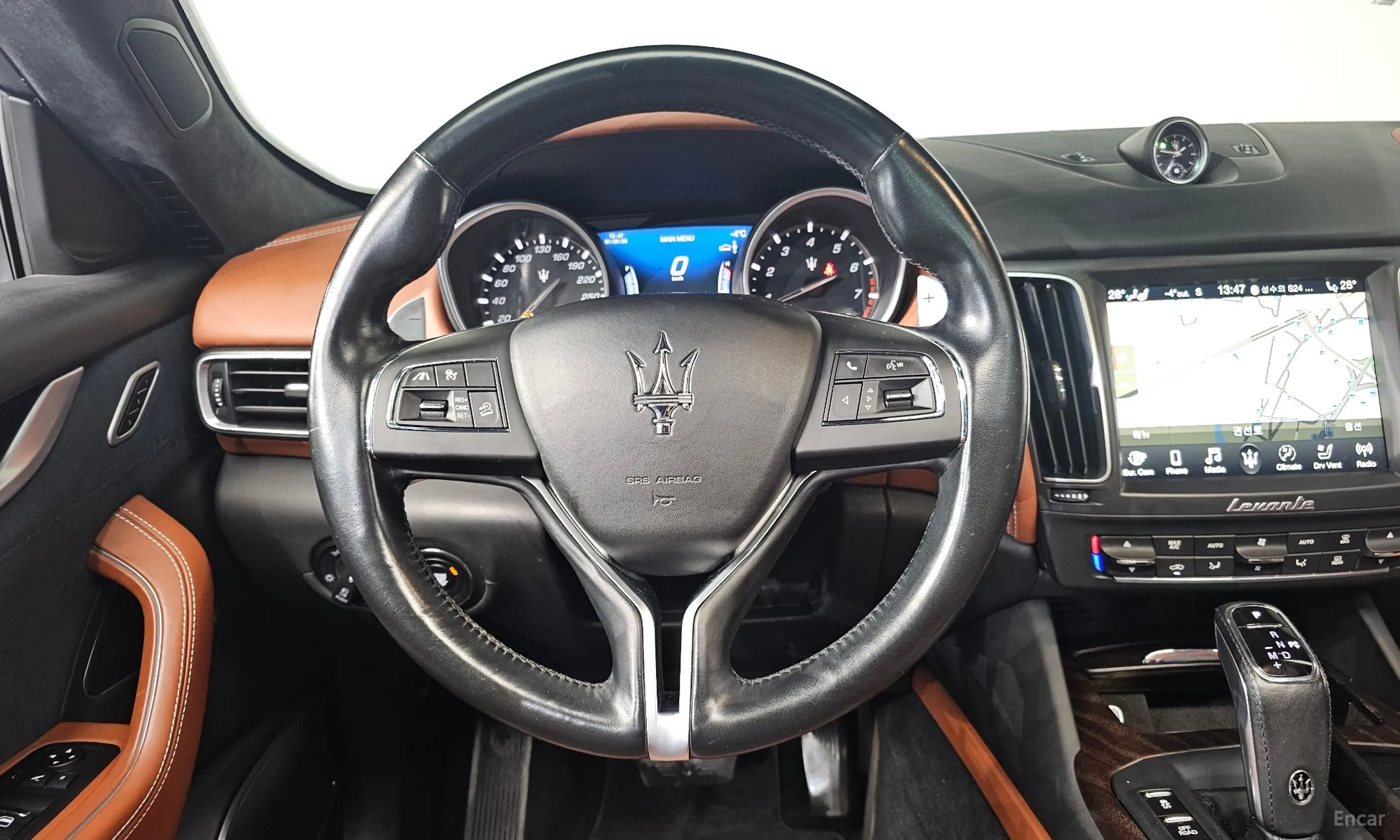 Maserati Levante превью 13