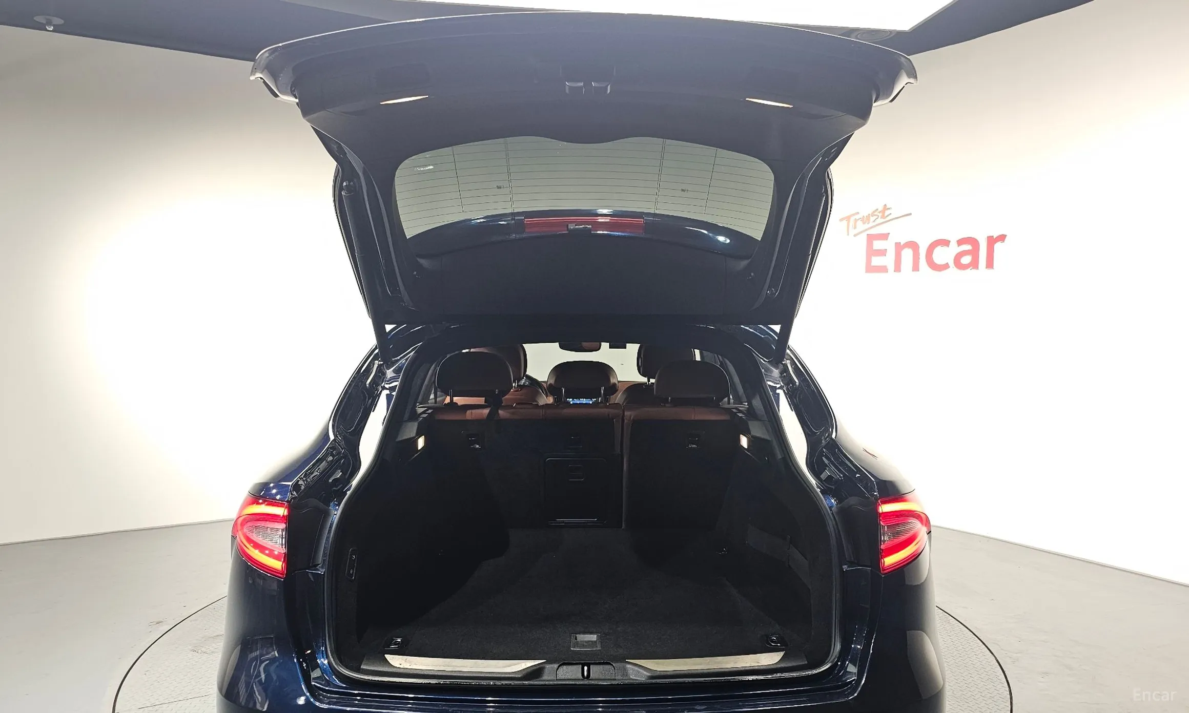 Maserati Levante превью 20