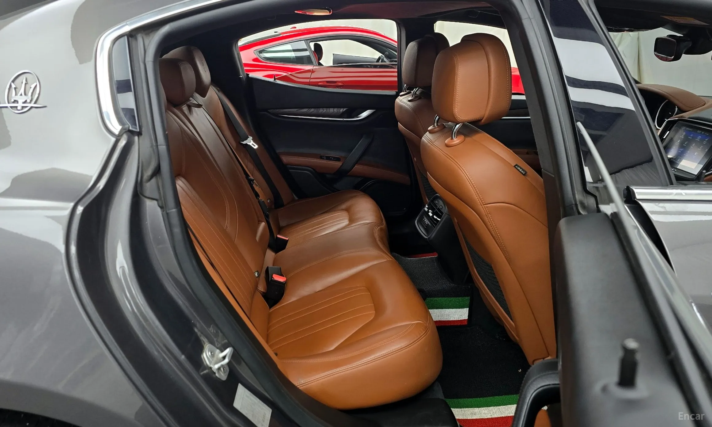 Maserati Ghibli превью 12