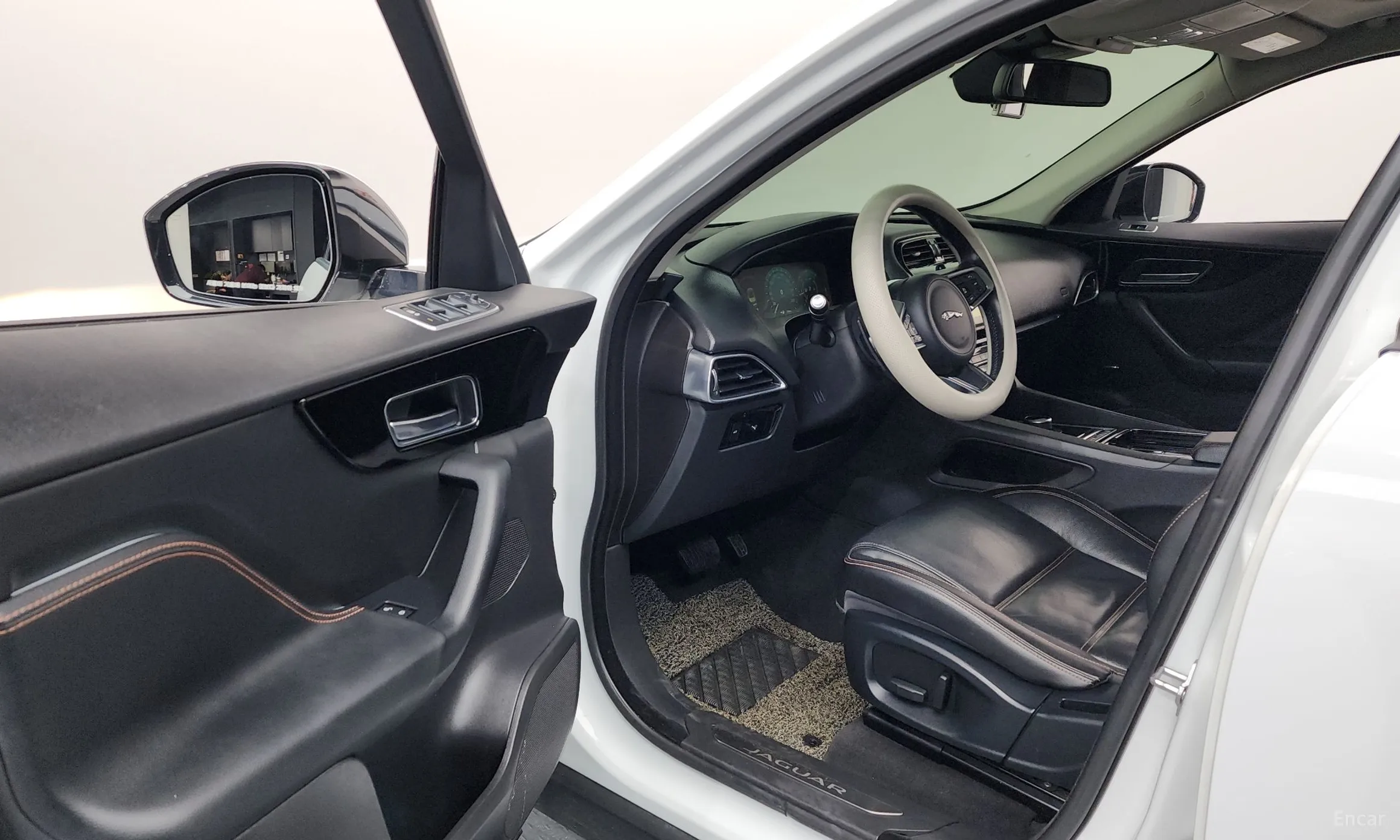 Jaguar F-PACE превью 10