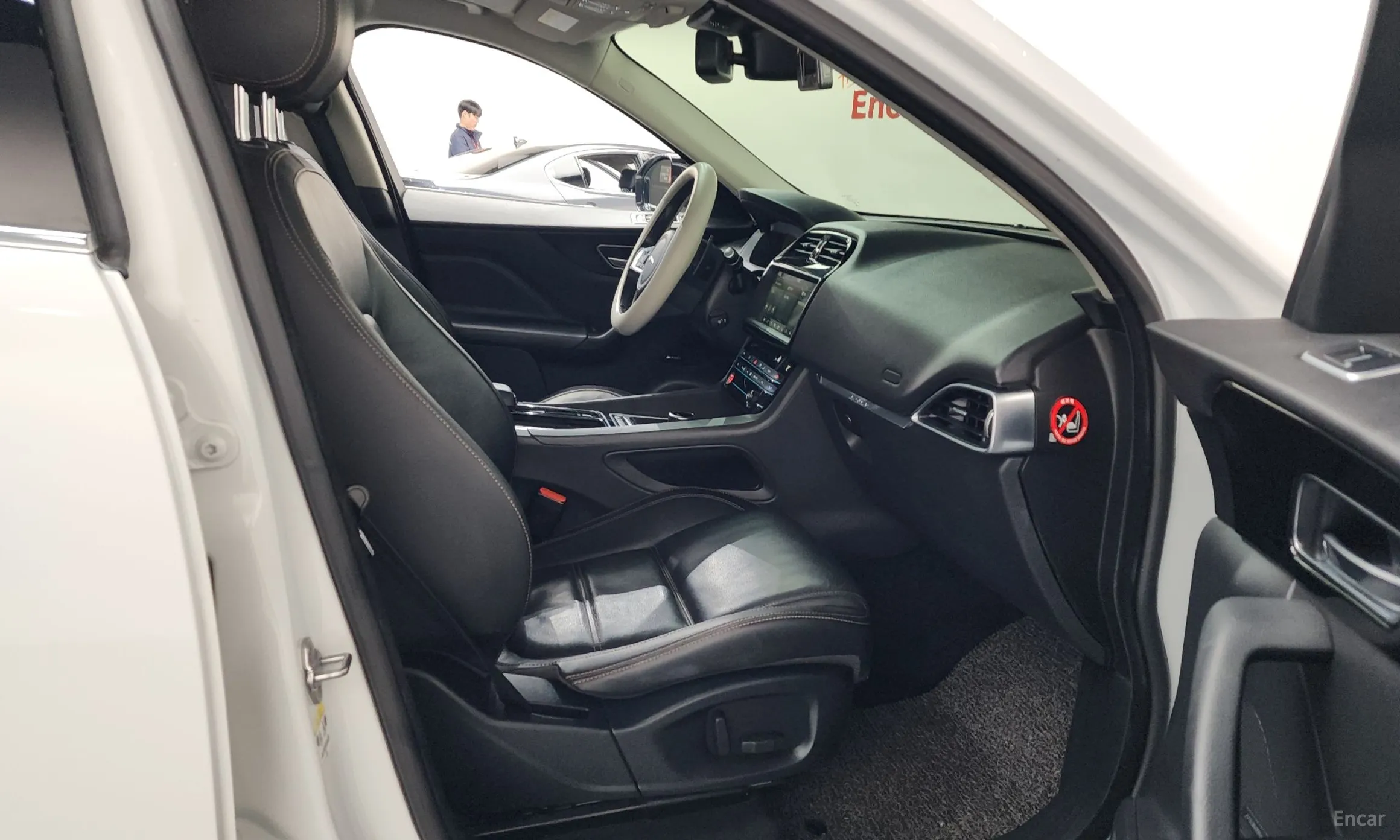 Jaguar F-PACE превью 11