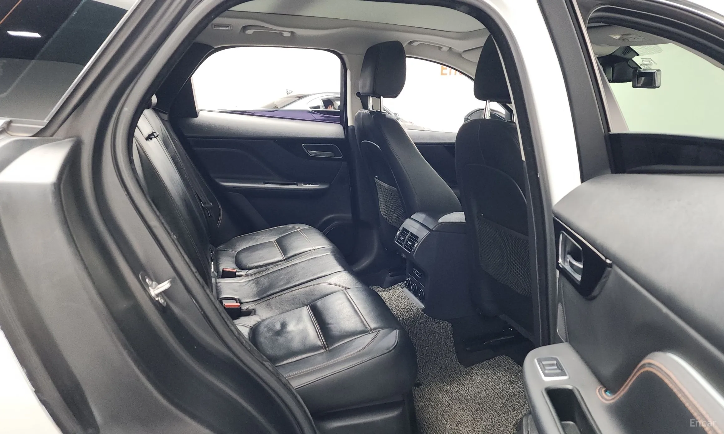 Jaguar F-PACE превью 12
