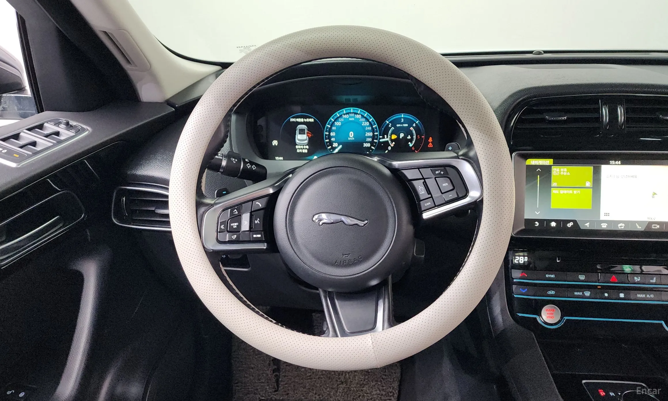 Jaguar F-PACE превью 13