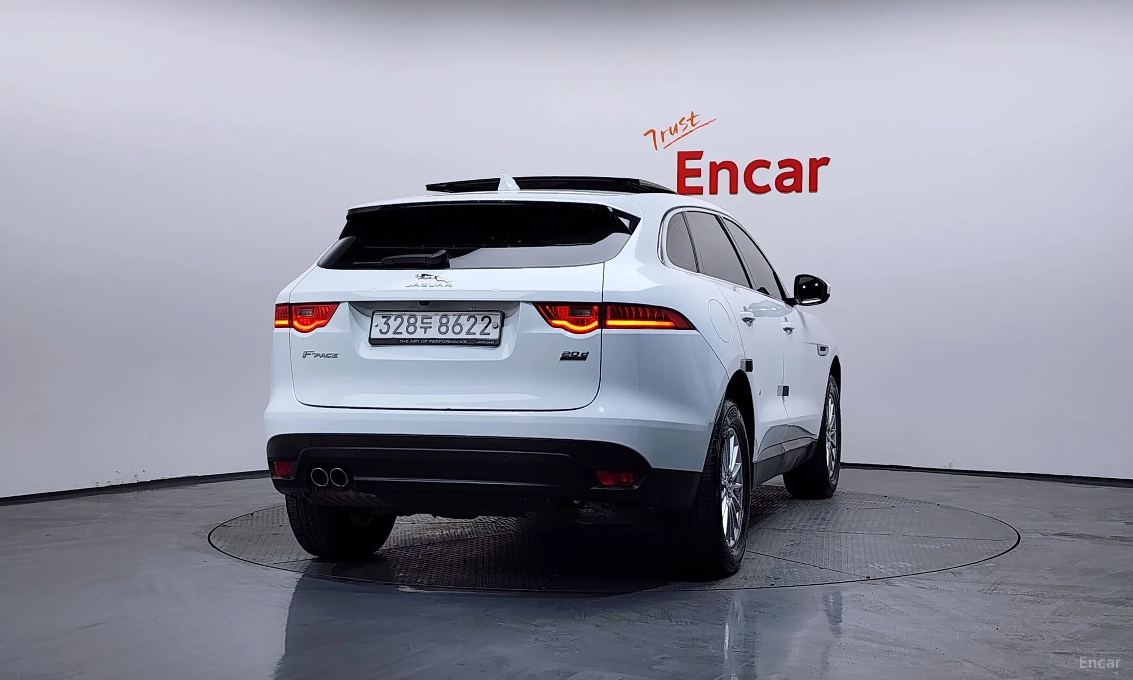 Jaguar F-PACE превью 4