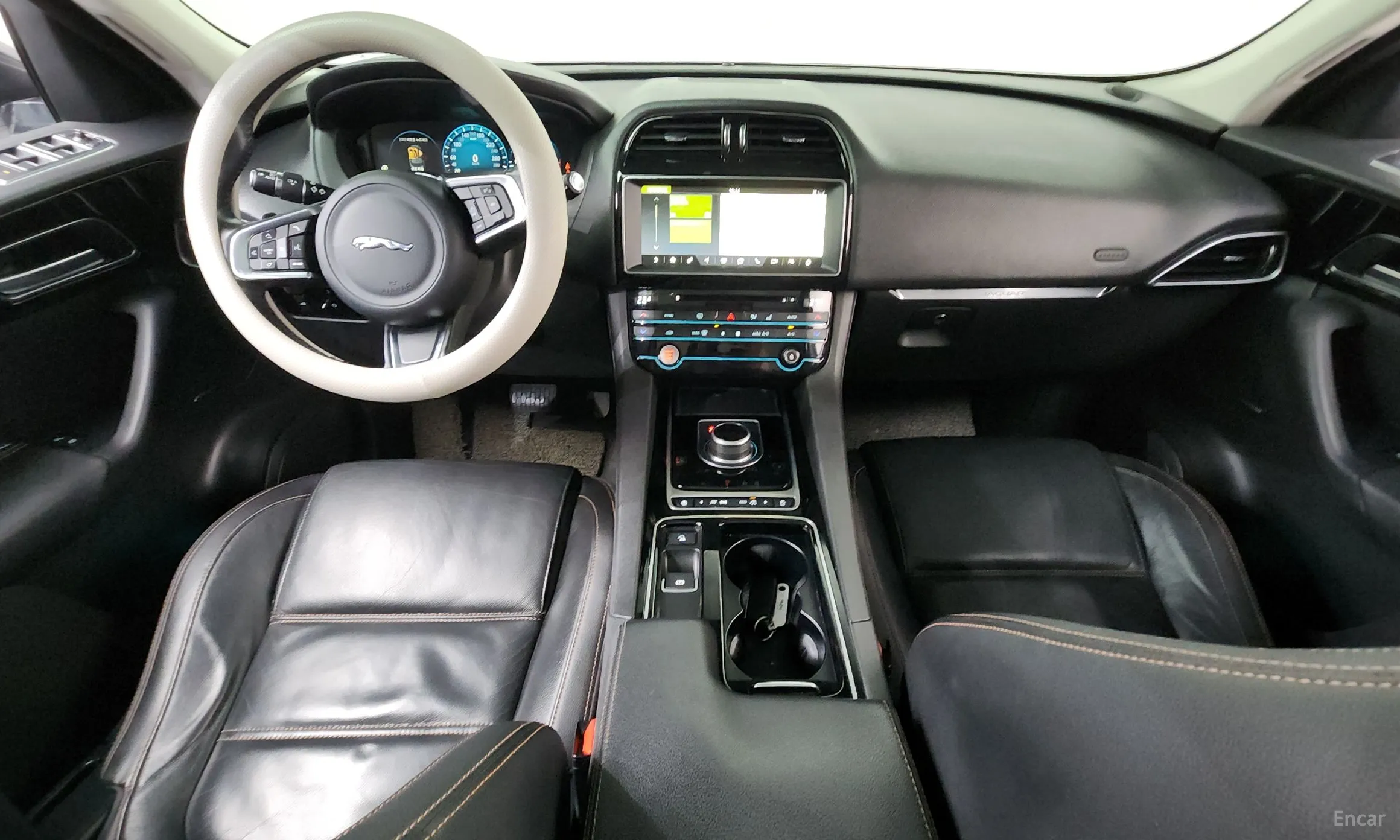 Jaguar F-PACE превью 7