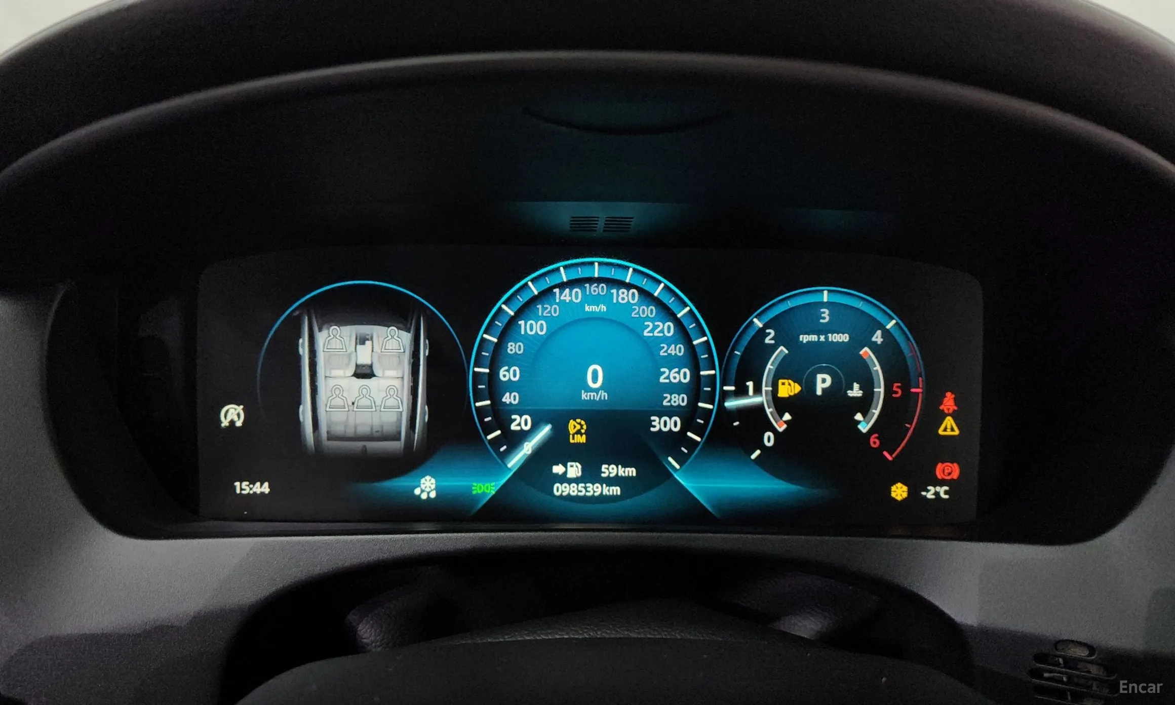Jaguar F-PACE превью 8