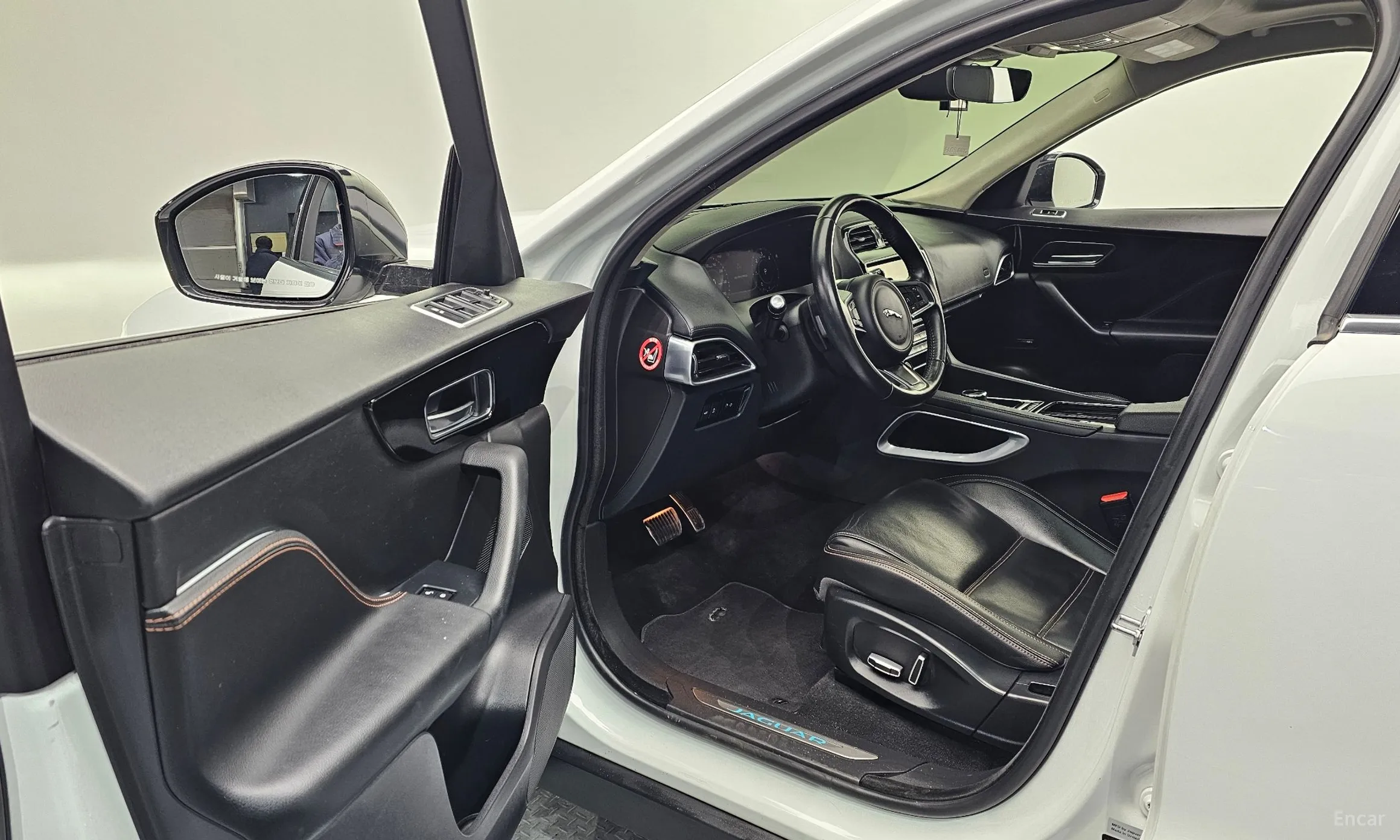 Jaguar F-PACE превью 10