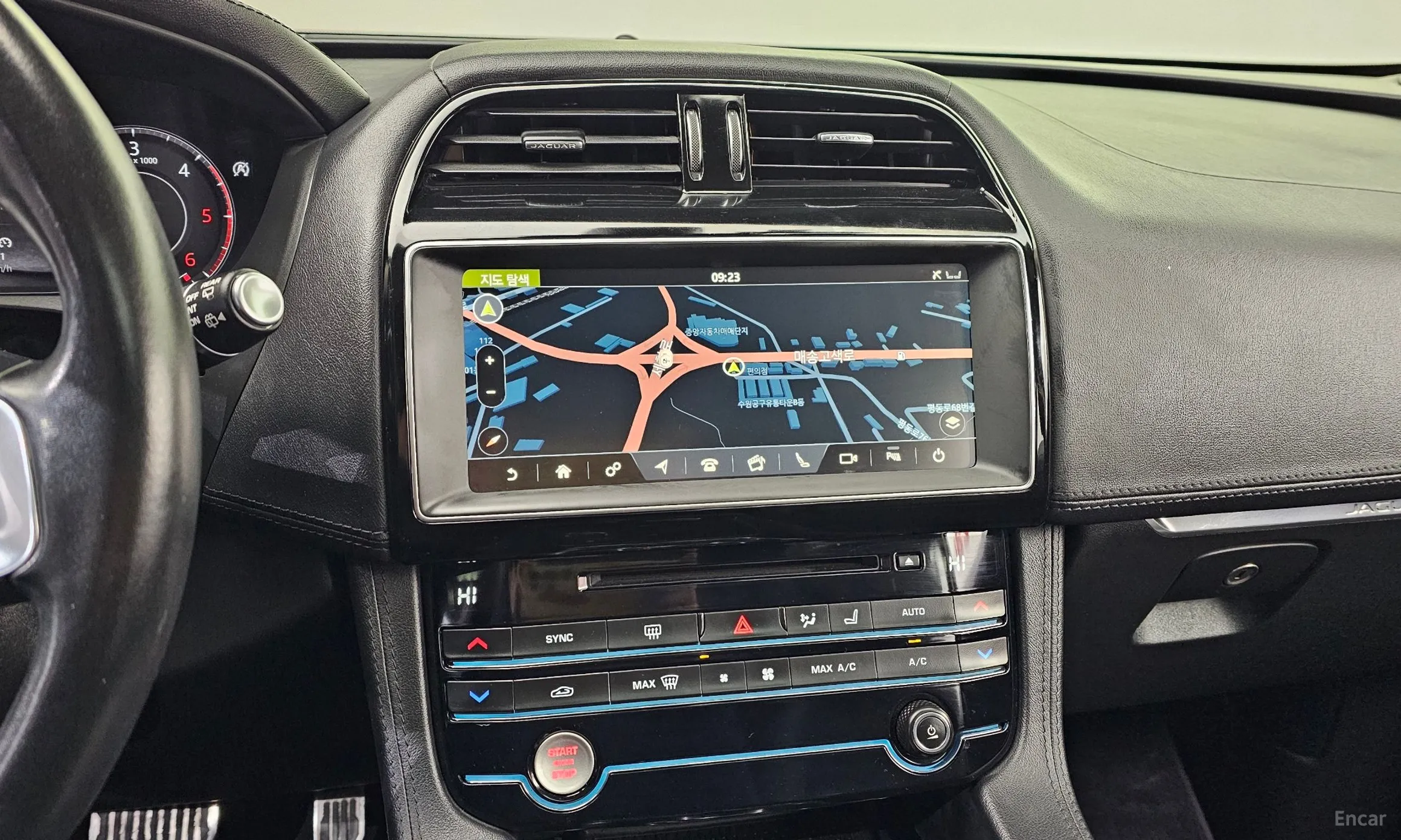 Jaguar F-PACE превью 14