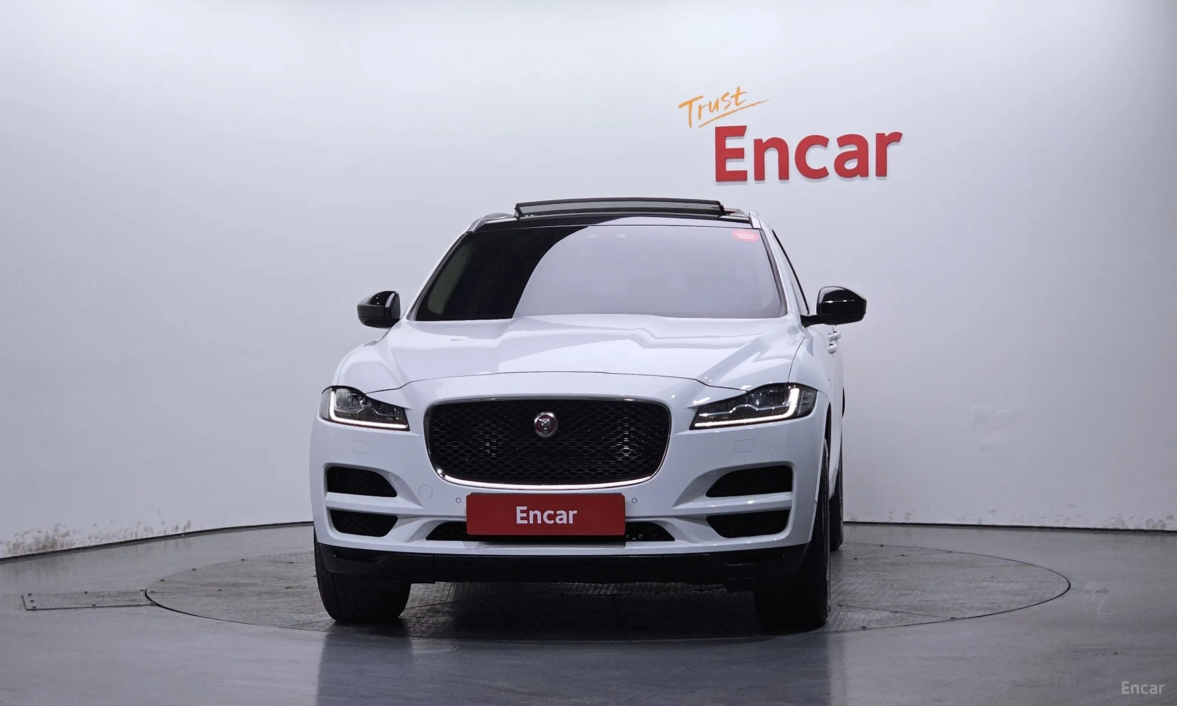 Jaguar F-PACE превью 3