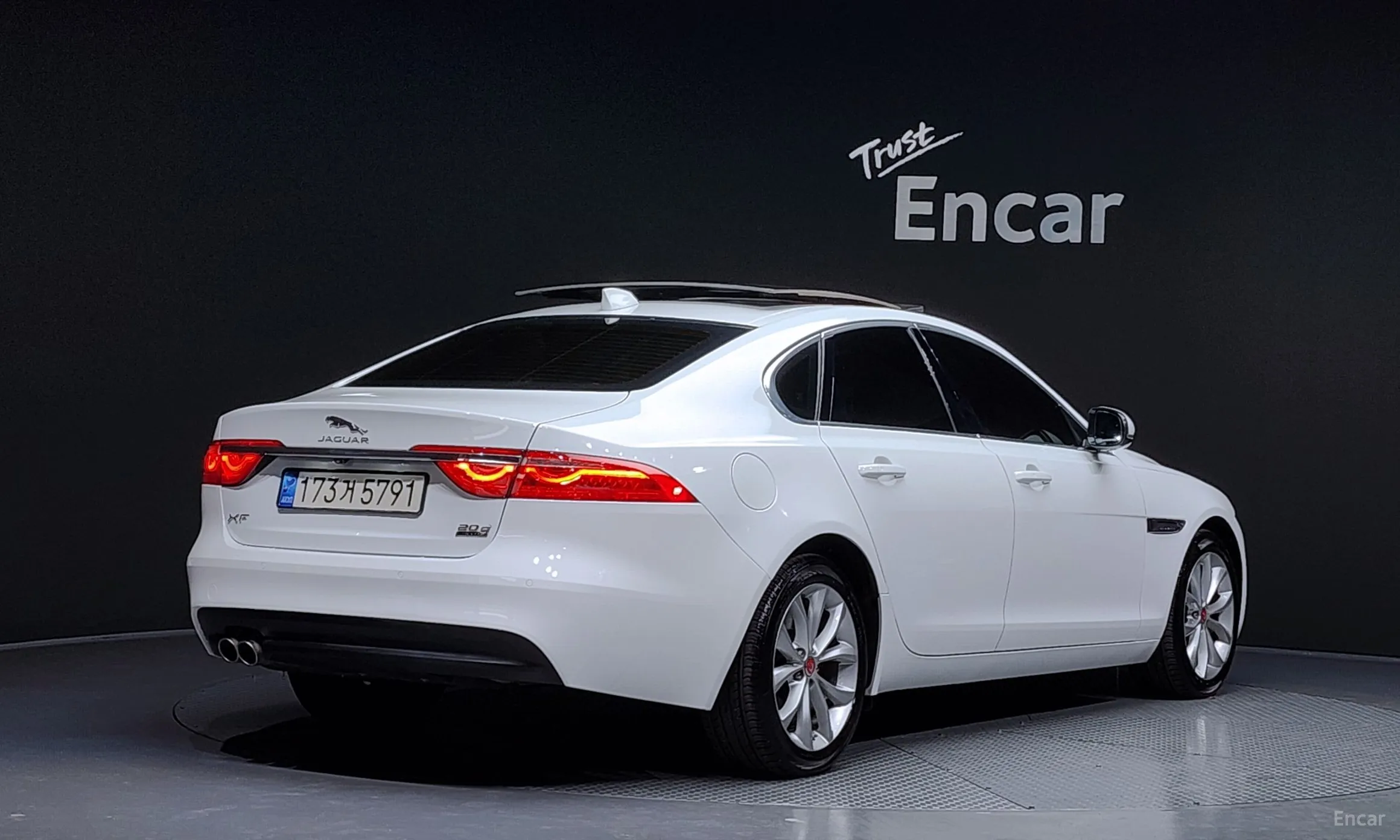 Jaguar XF (x260)