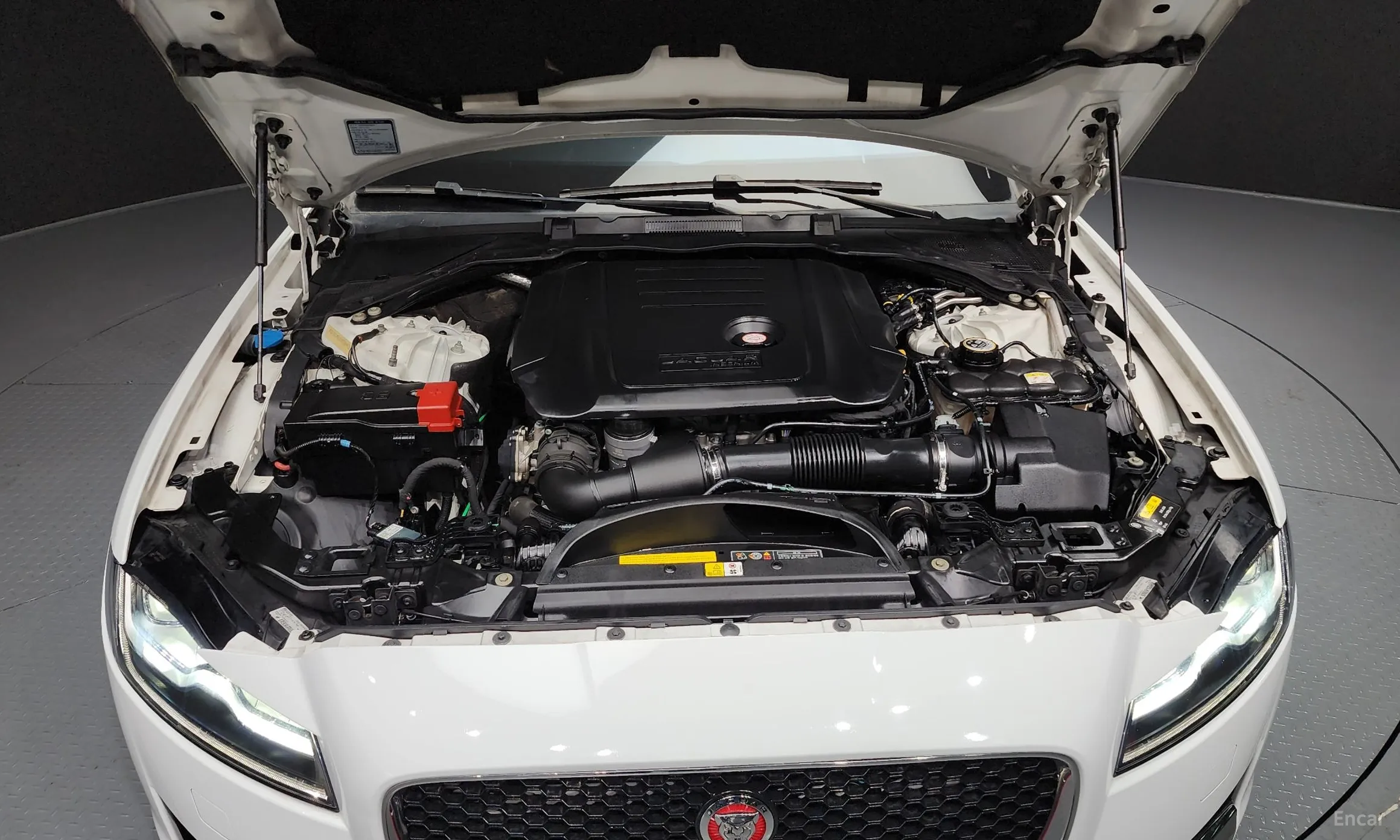 Jaguar XF (x260) превью 6