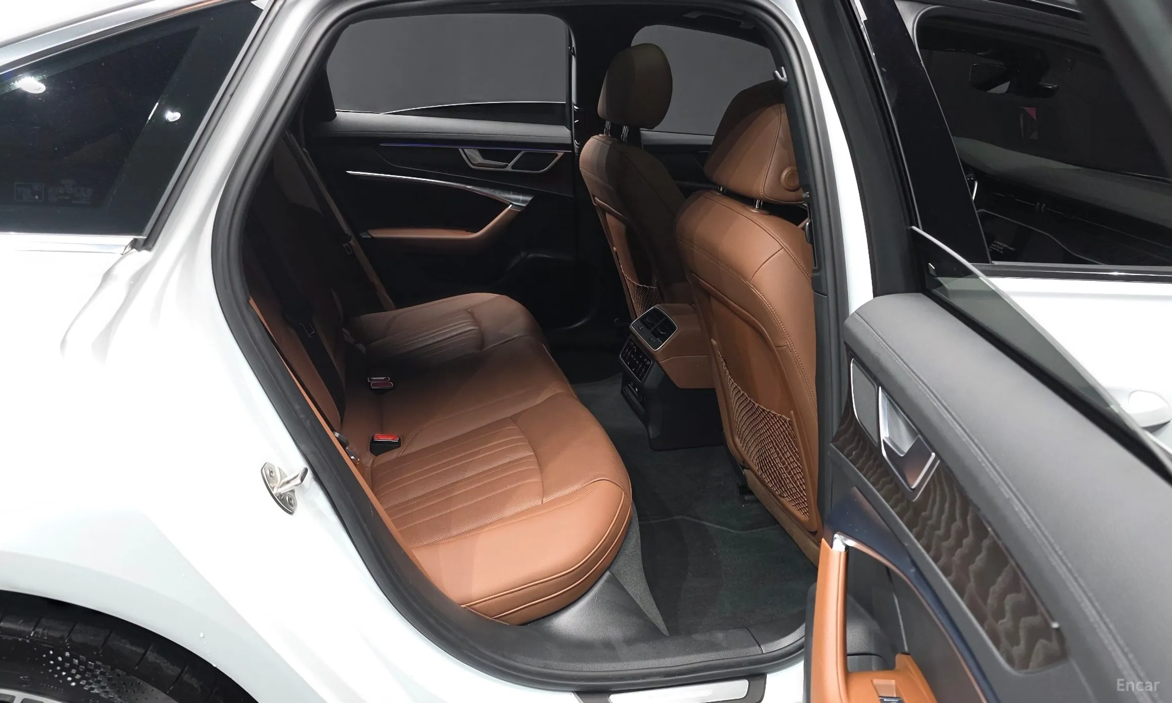 Audi A6 (C8) превью 12