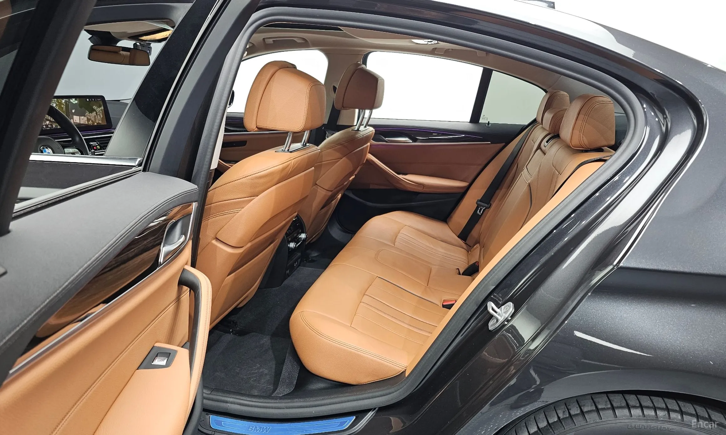 BMW 5 Series (G30) превью 11