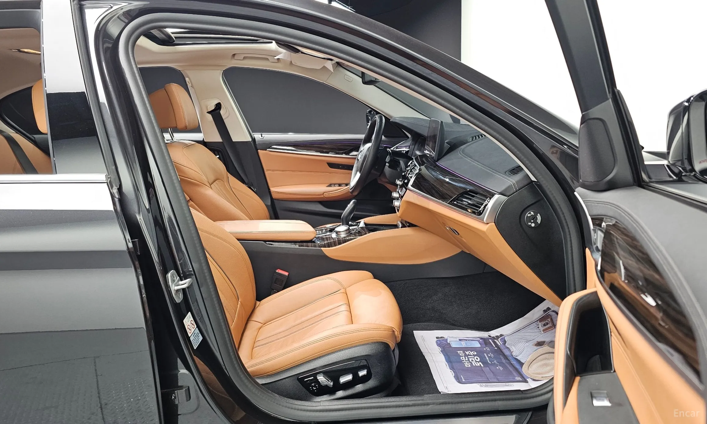 BMW 5 Series (G30) превью 12