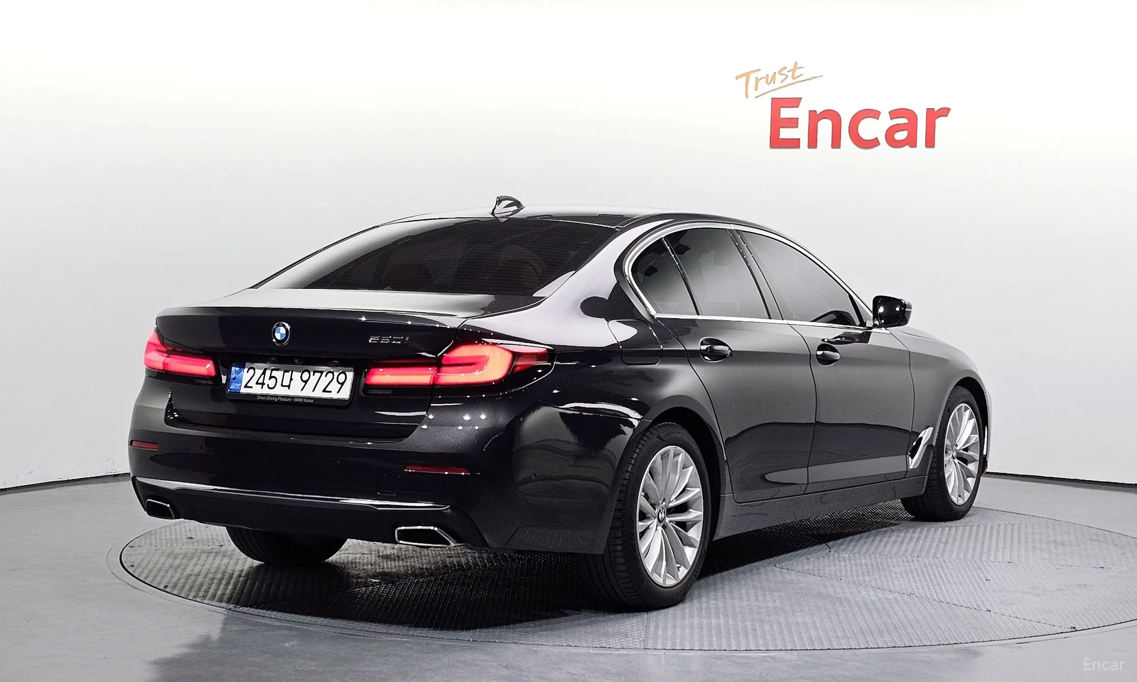 BMW 5 Series (G30) превью 2