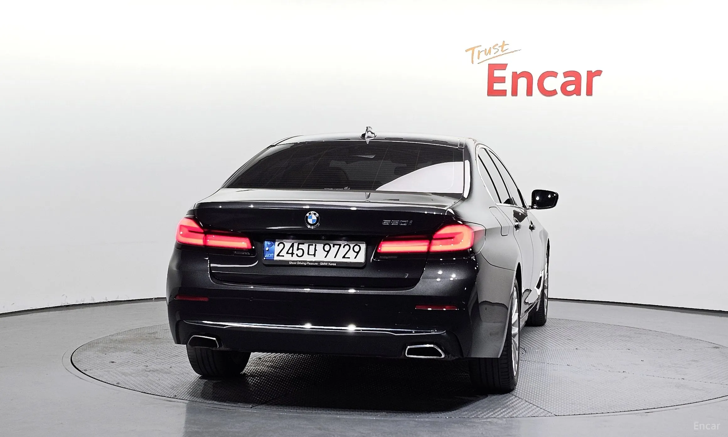 BMW 5 Series (G30) превью 4