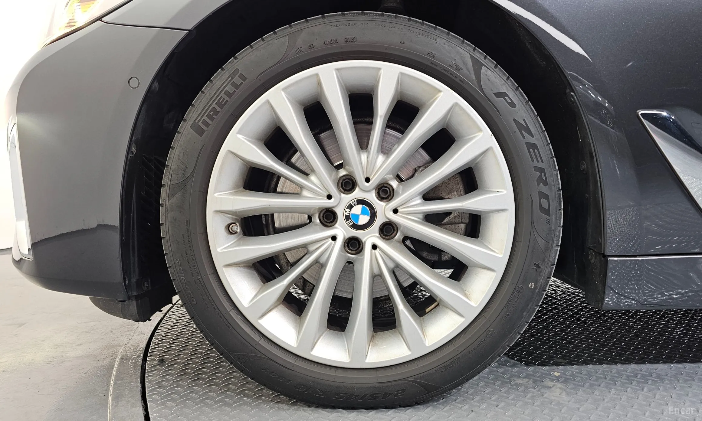 BMW 5 Series (G30) превью 5