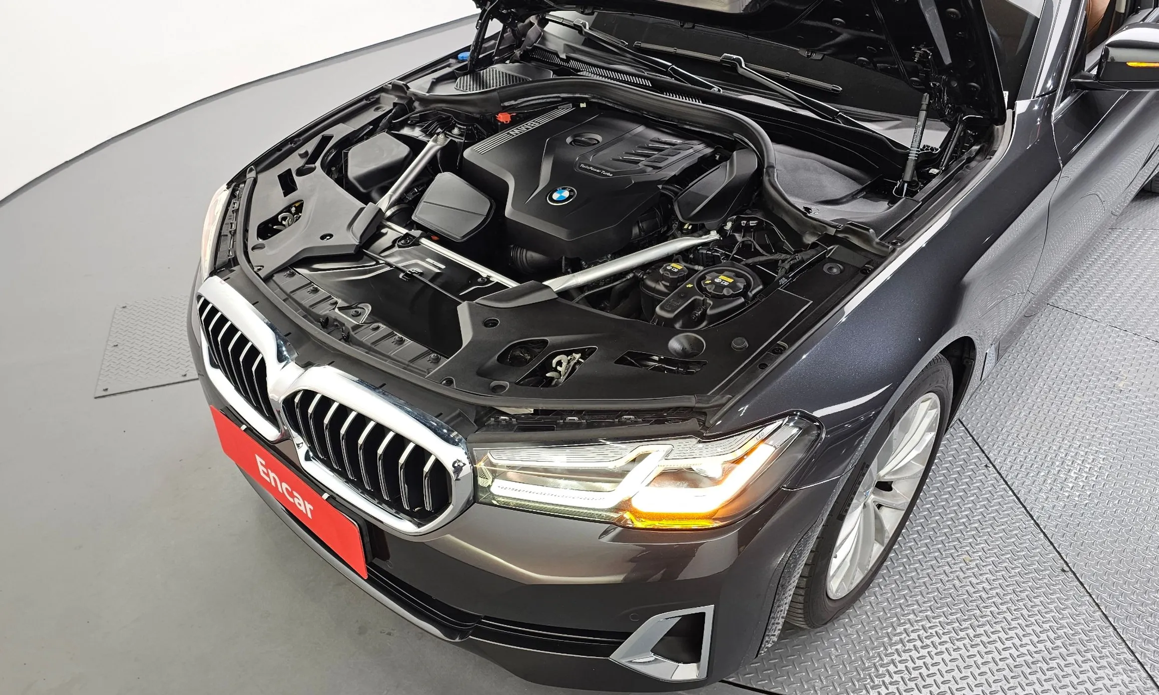 BMW 5 Series (G30) превью 6