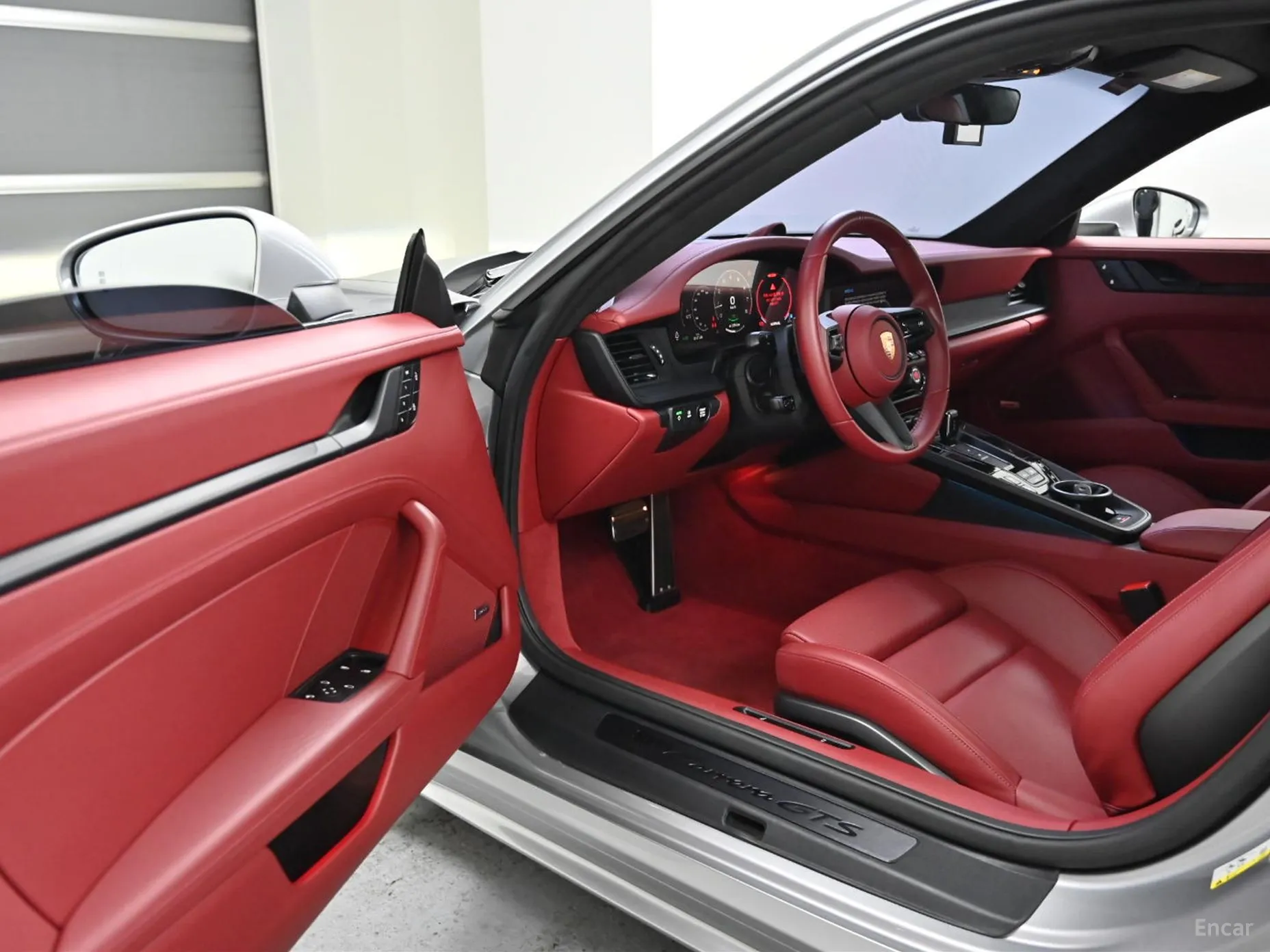 Porsche 911 (992) превью 11