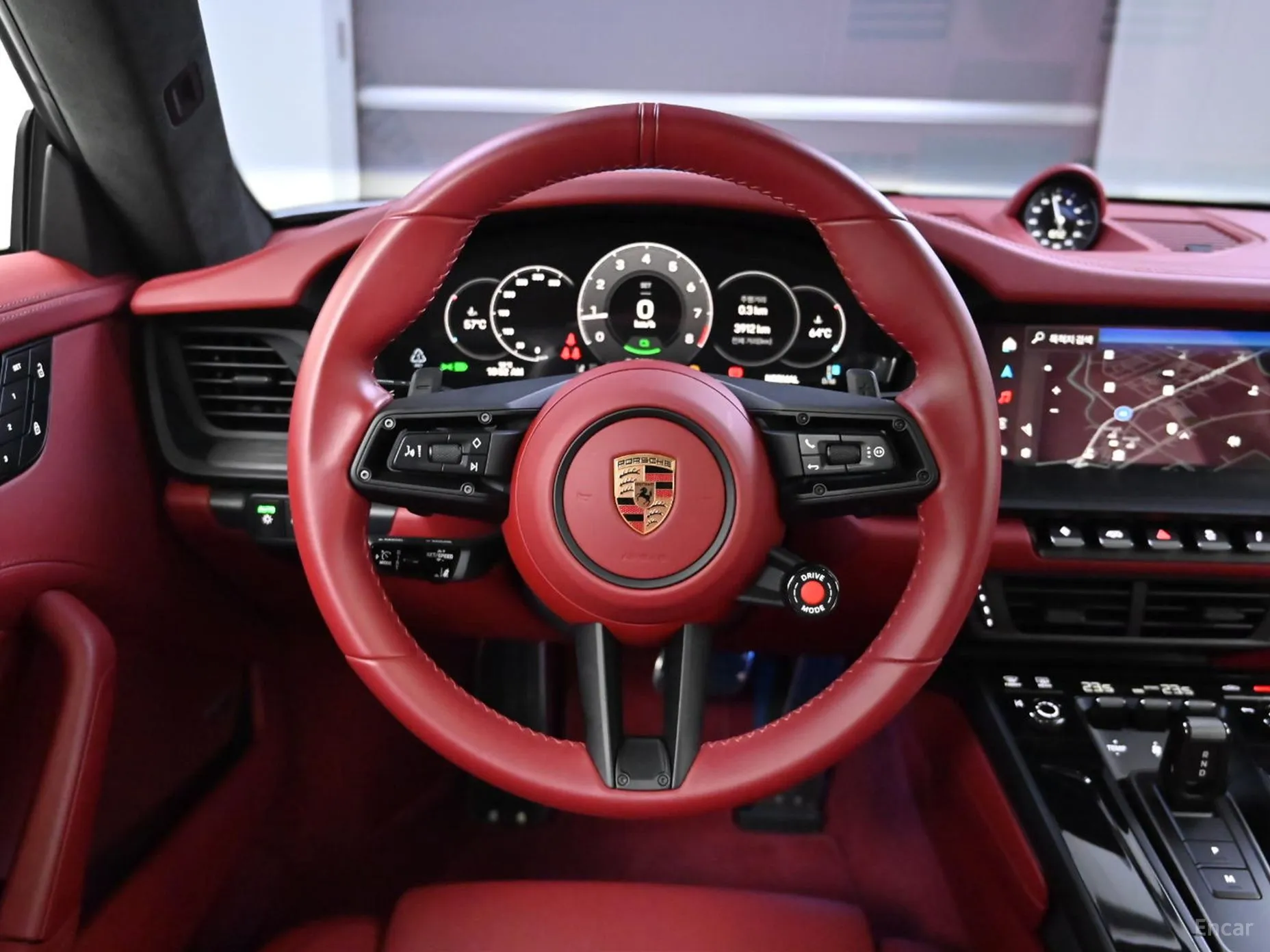 Porsche 911 (992) превью 13