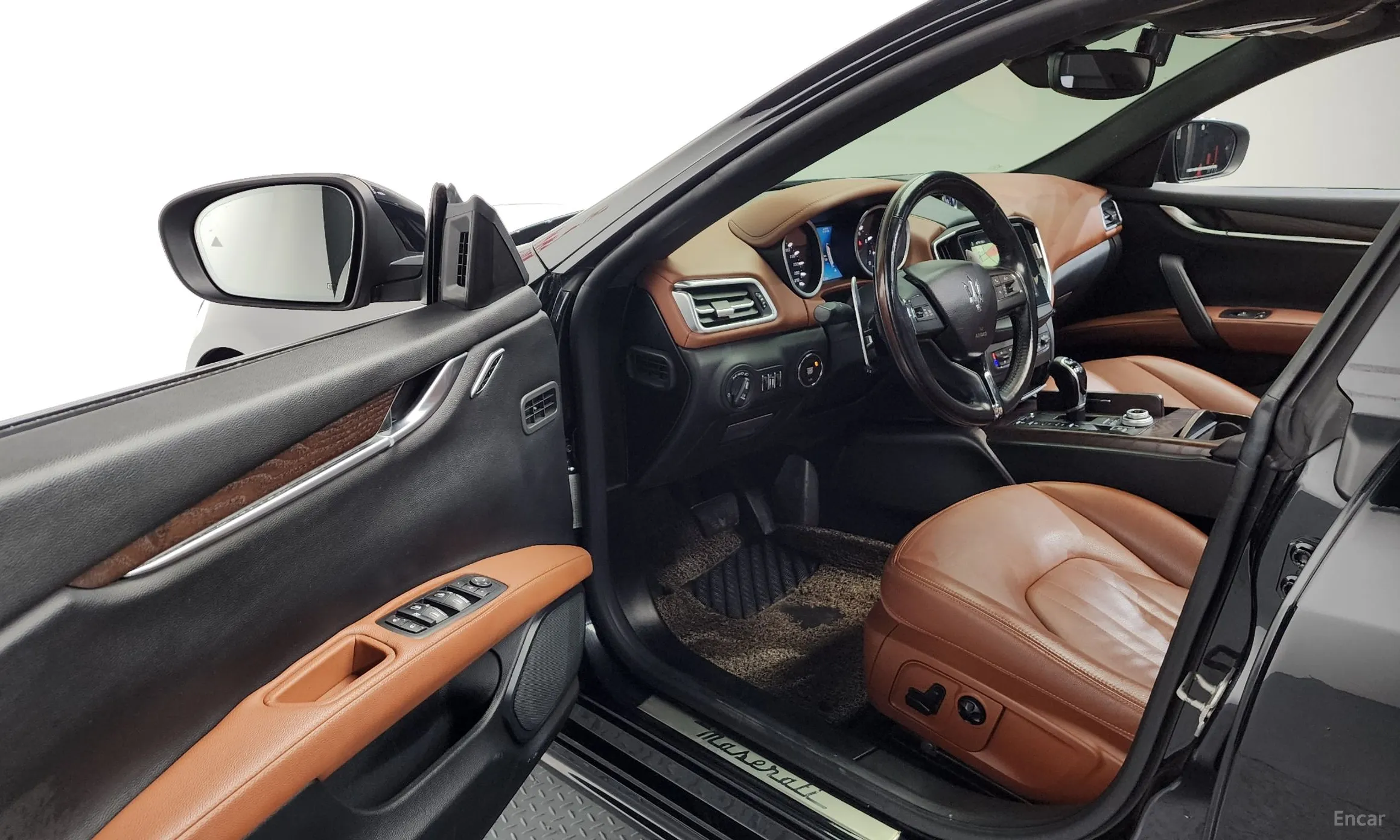 Maserati Ghibli превью 10
