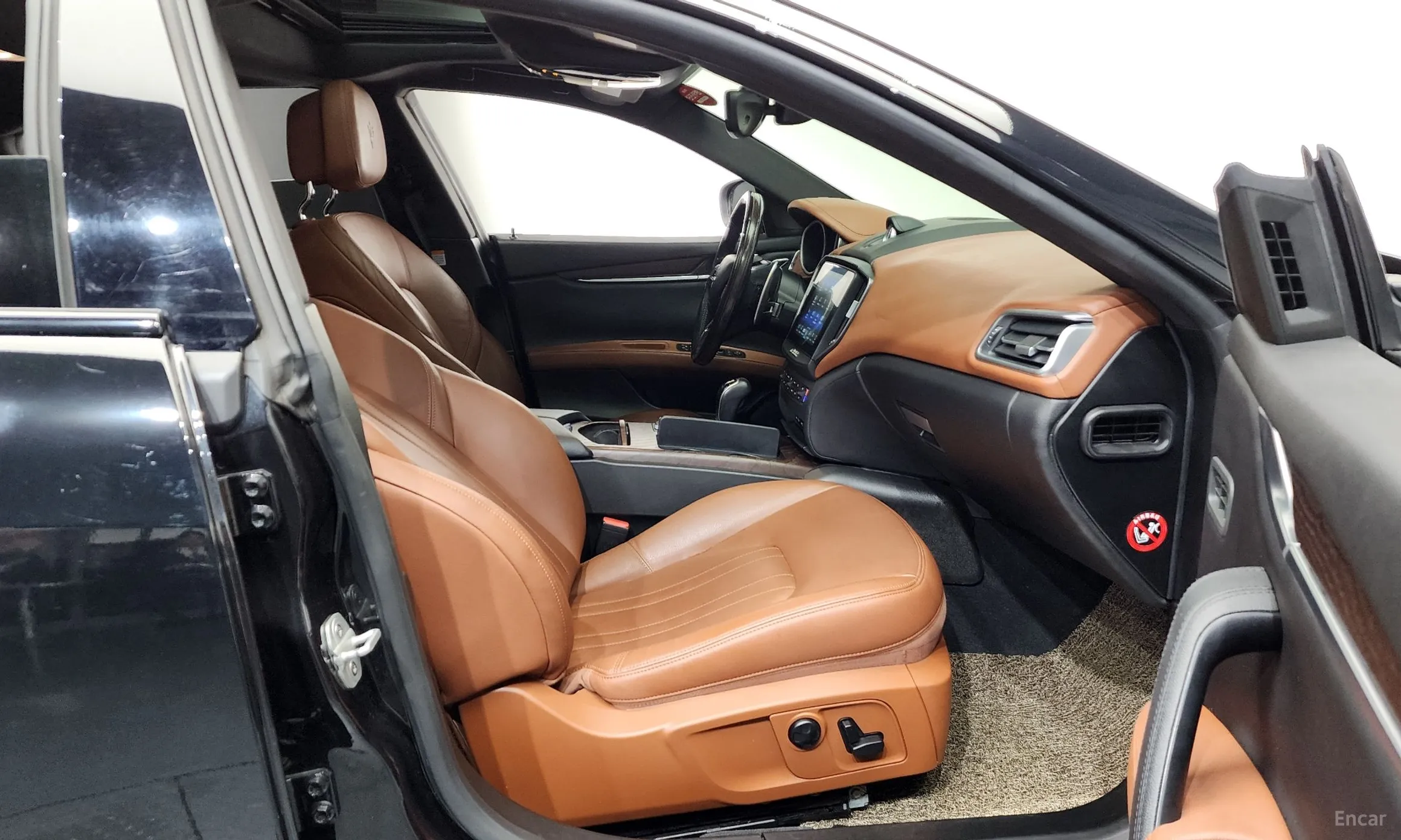 Maserati Ghibli превью 11