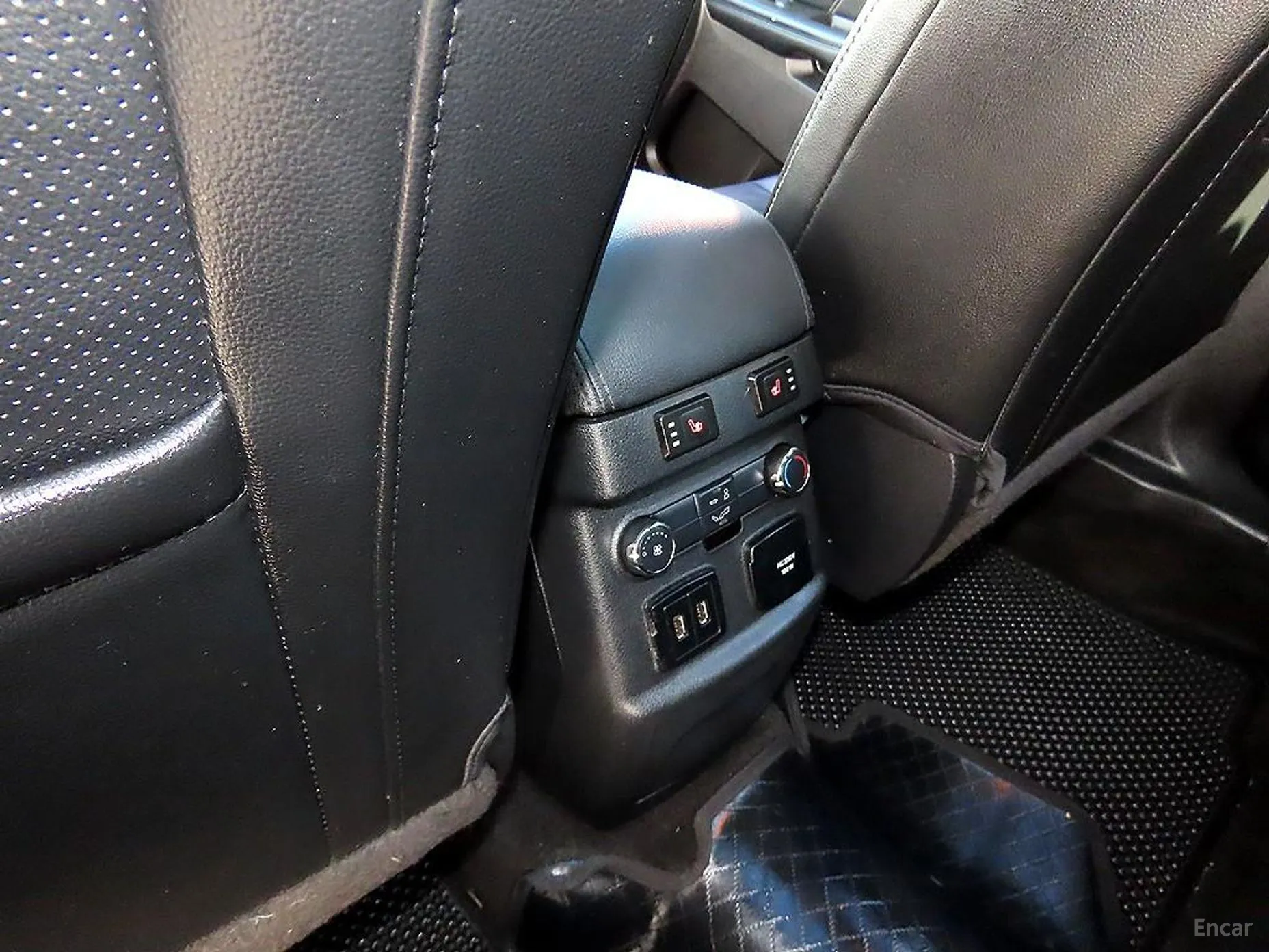 Ford Explorer превью 16