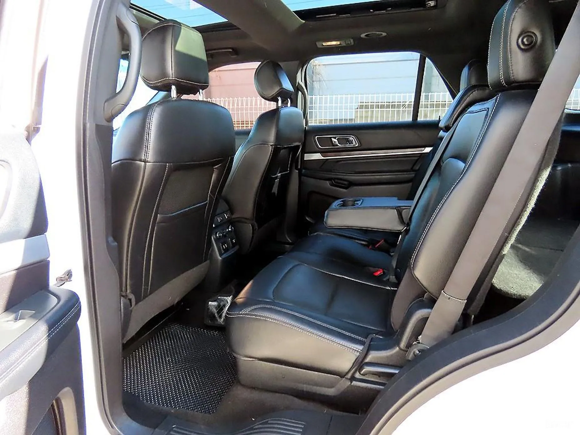 Ford Explorer превью 6