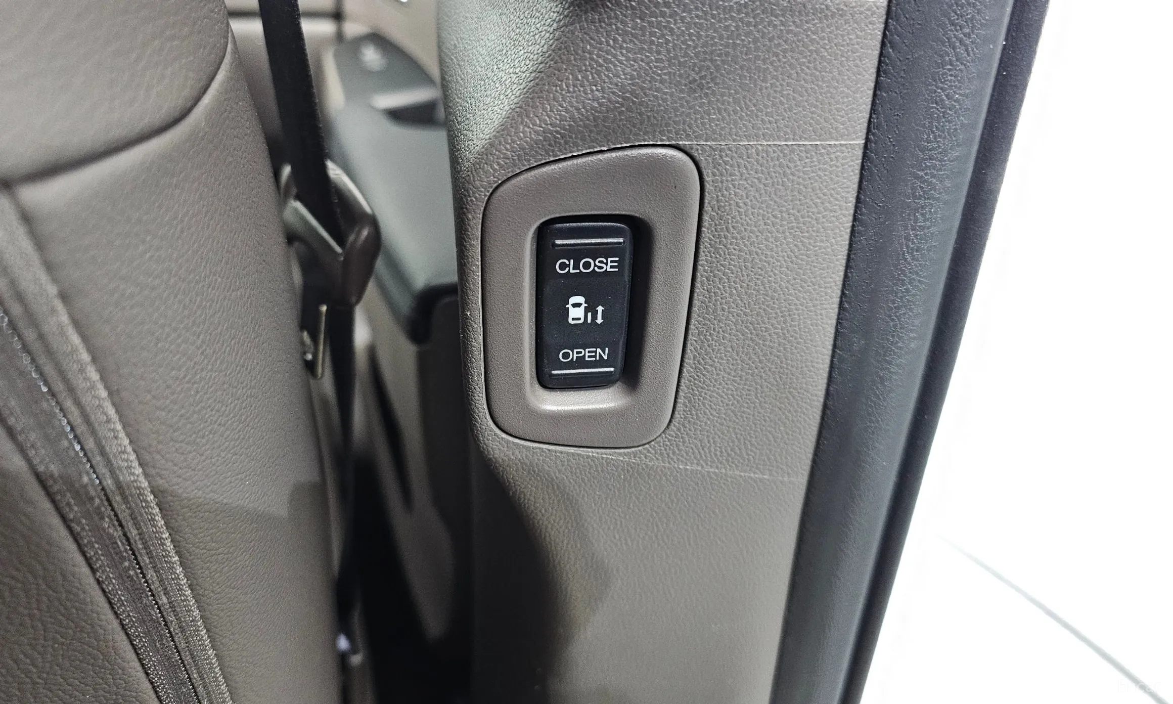 Honda Odyssey превью 17