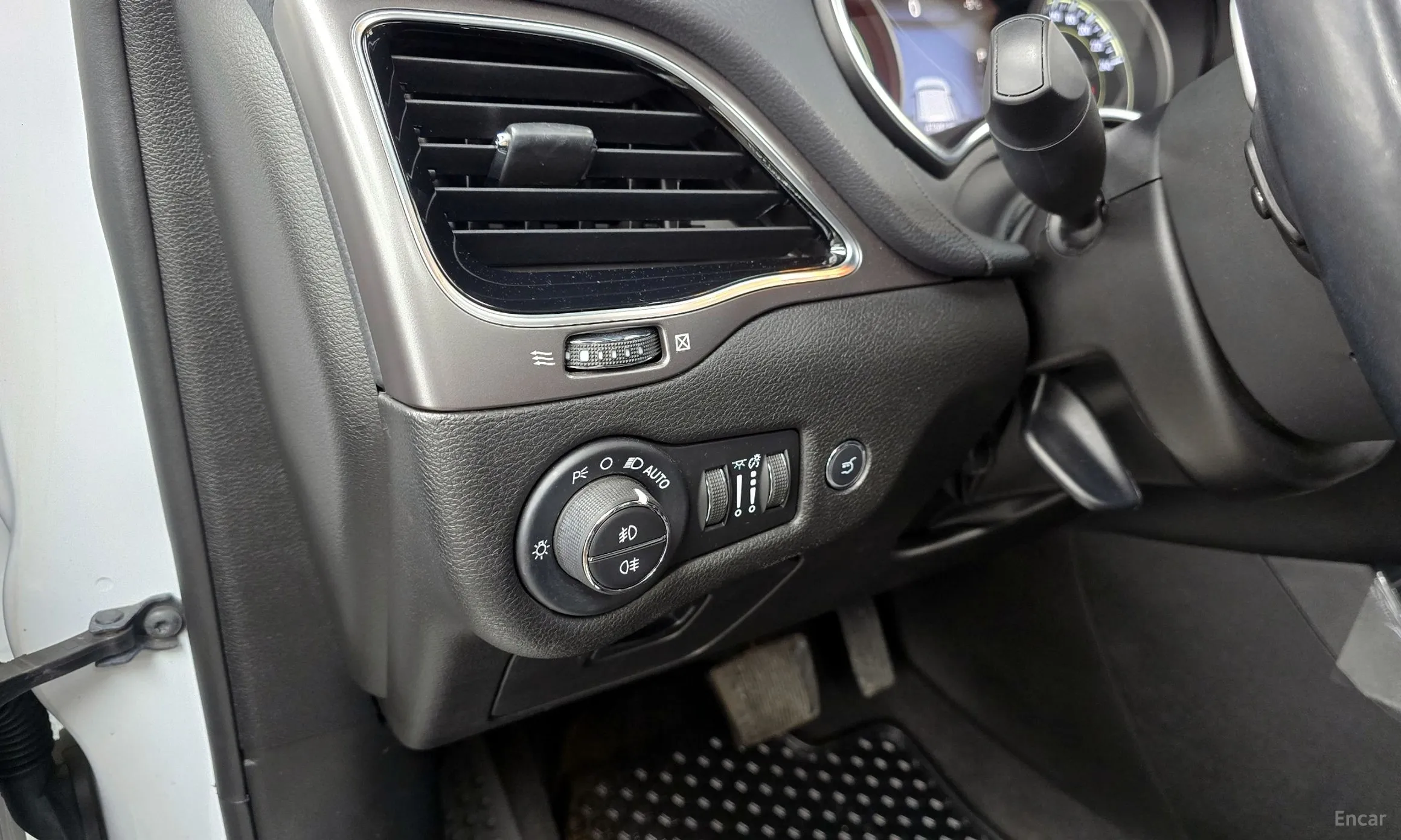 Jeep Cherokee (KL) превью 17