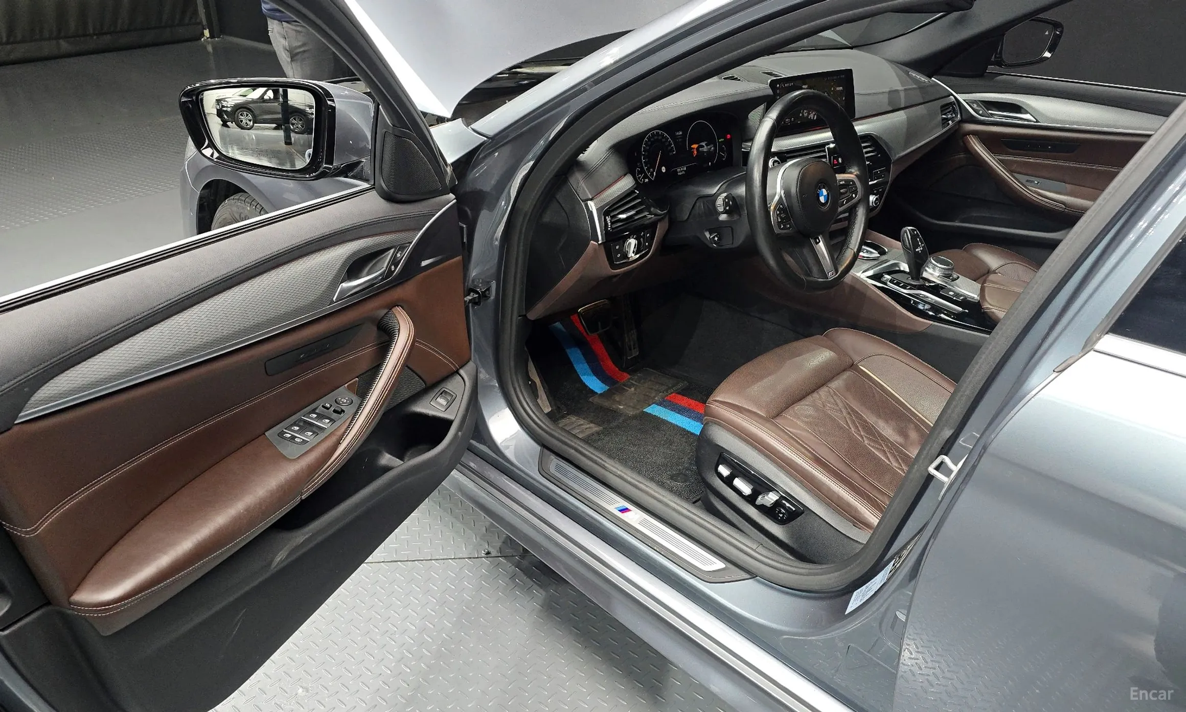 BMW 5 Series (G30) превью 10