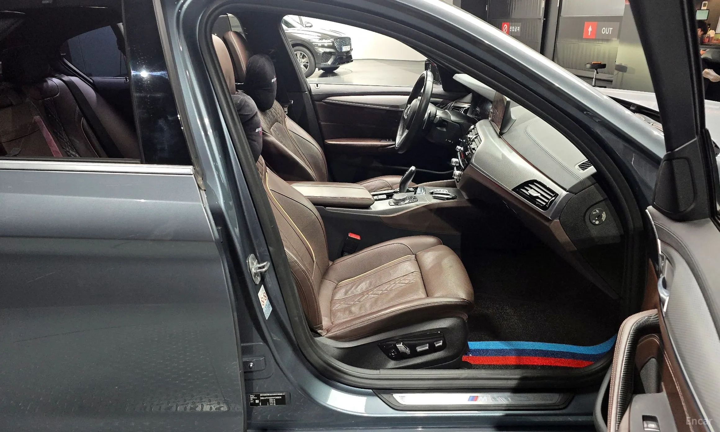 BMW 5 Series (G30) превью 11