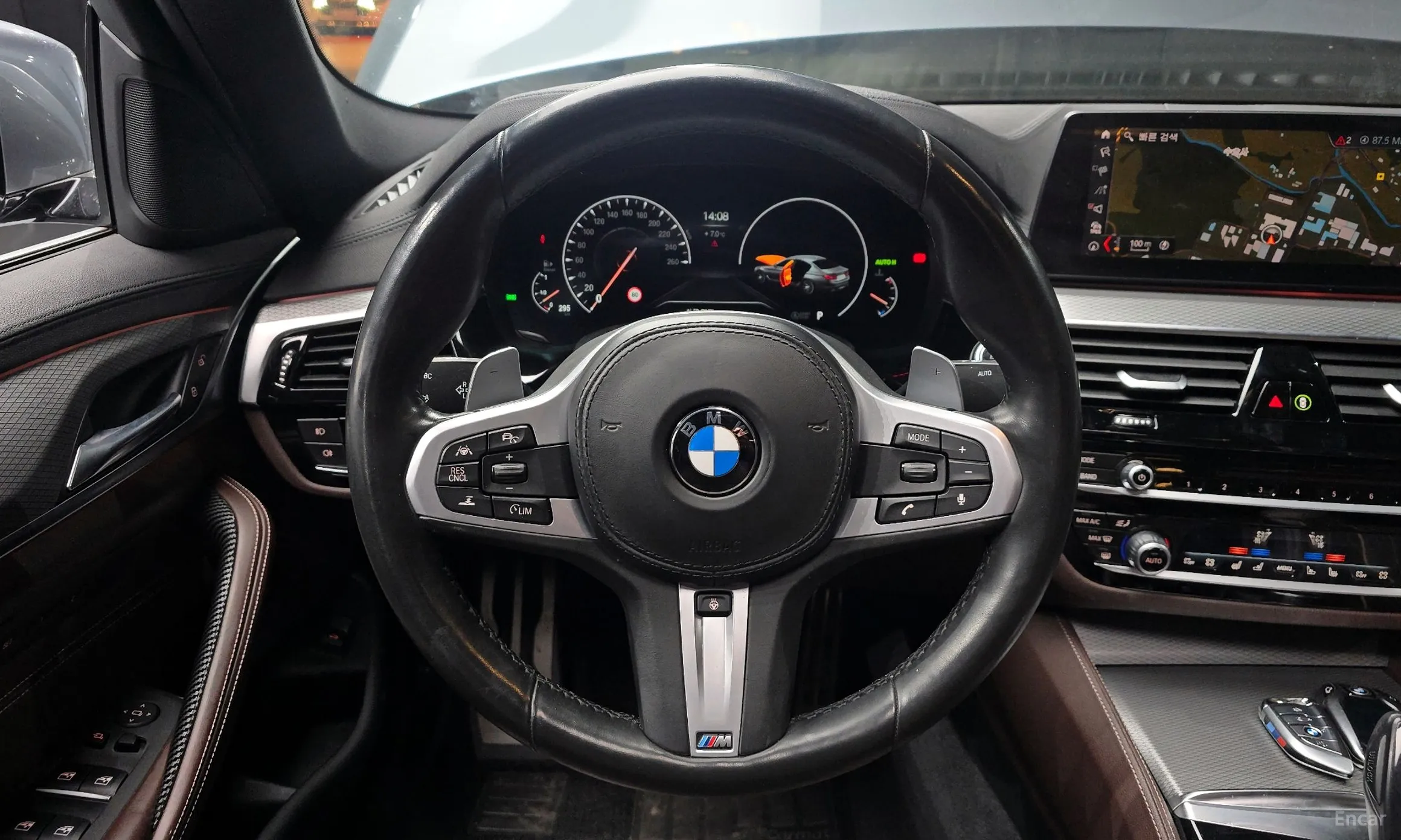 BMW 5 Series (G30) превью 13