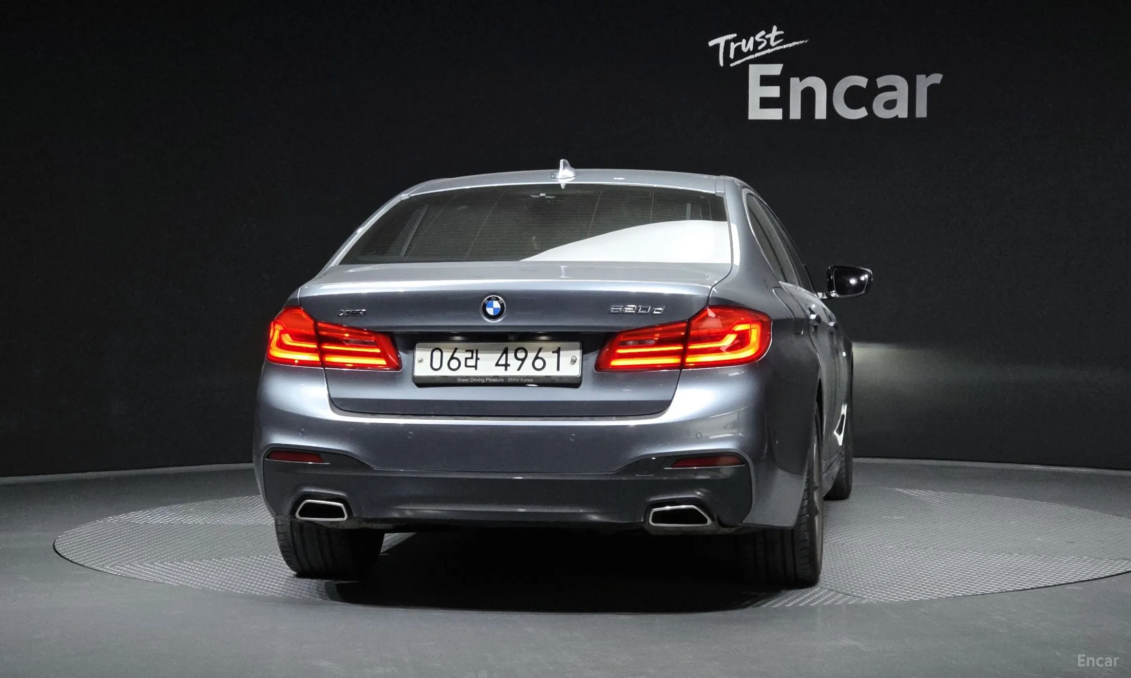BMW 5 Series (G30) превью 4
