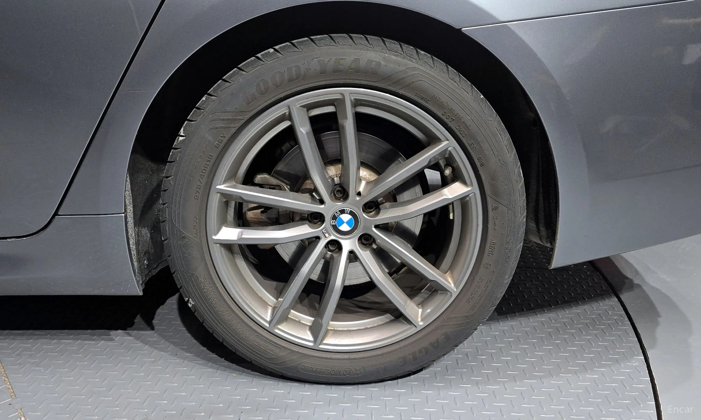 BMW 5 Series (G30) превью 5