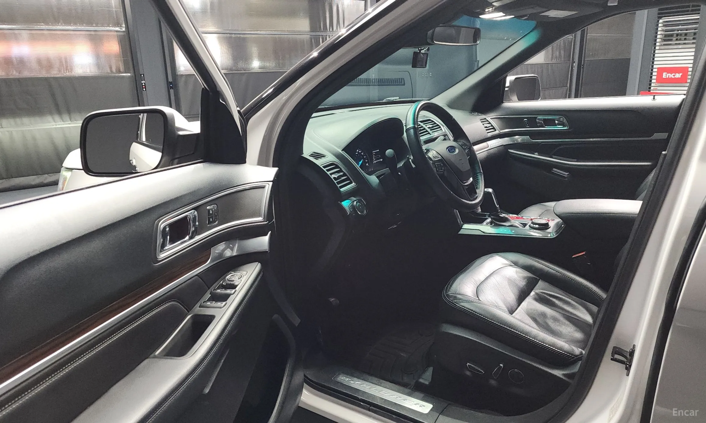 Ford Explorer превью 10