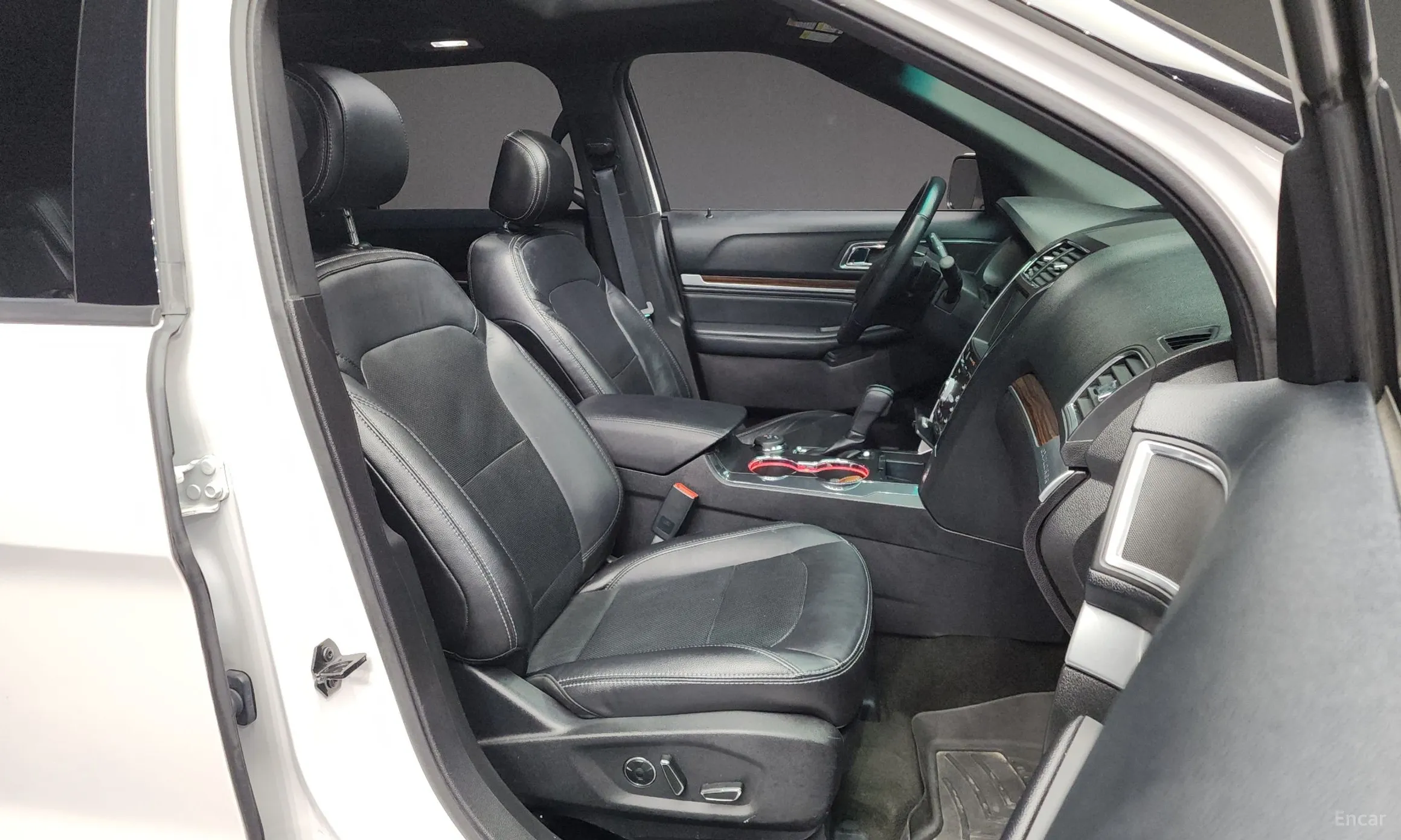 Ford Explorer превью 11