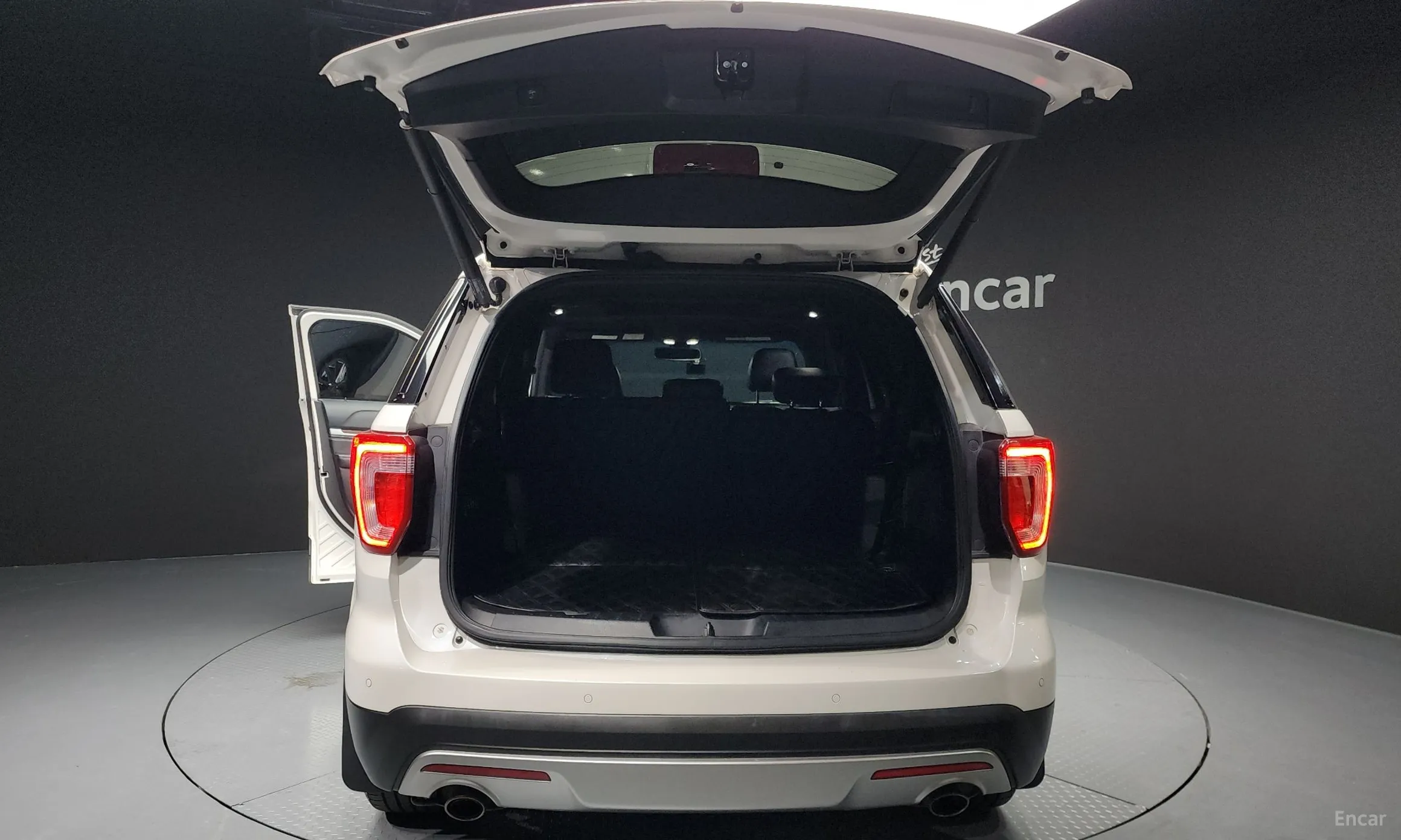 Ford Explorer превью 20
