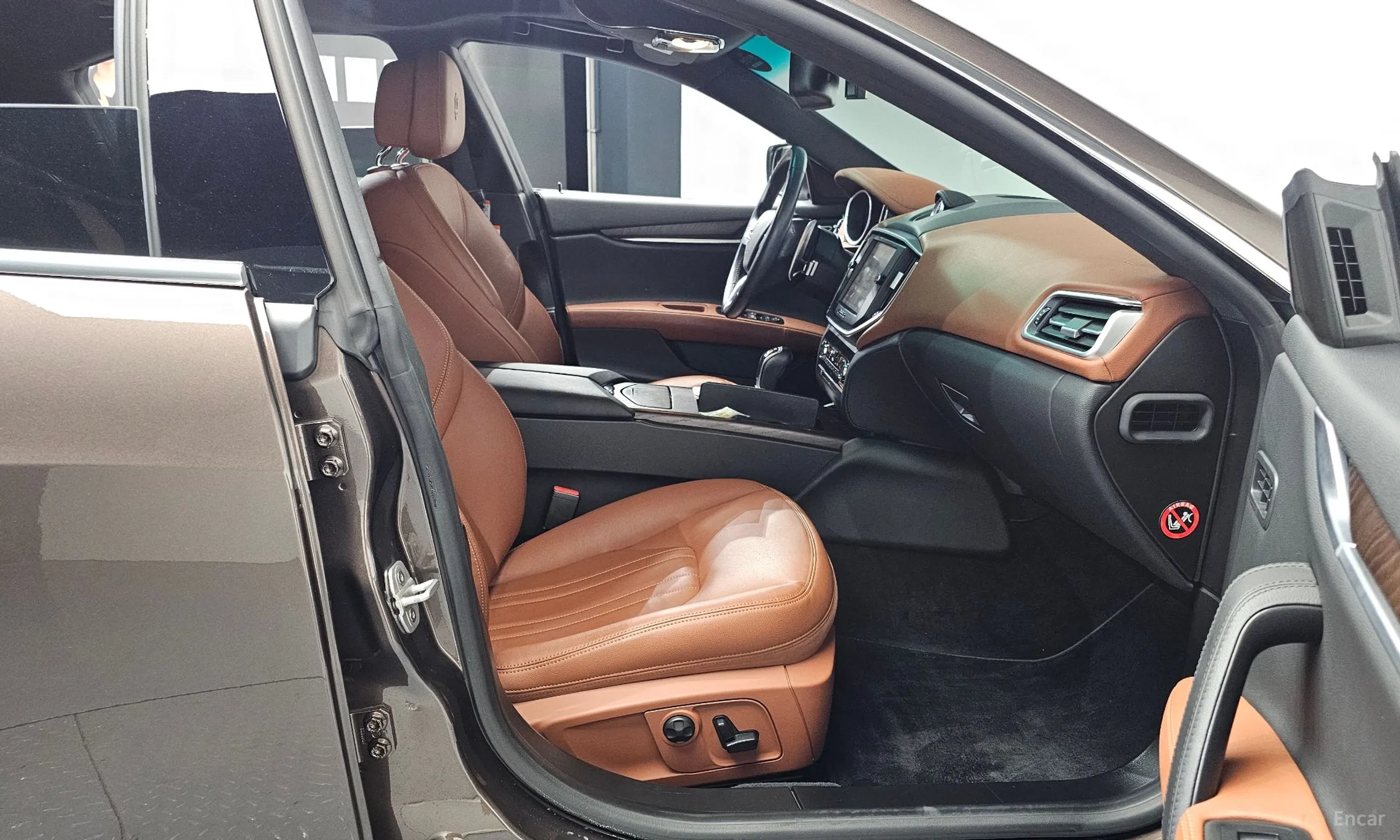 Maserati Ghibli превью 11