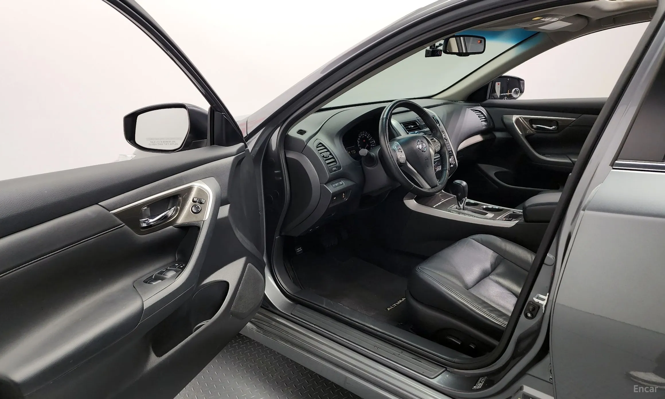 Nissan Altima превью 10