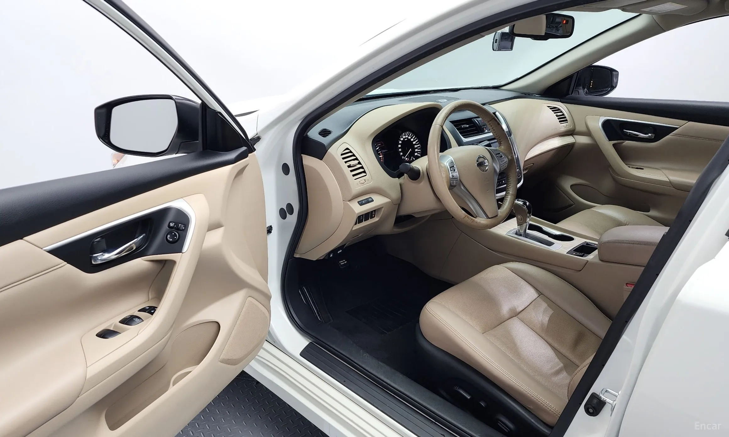 Nissan Altima превью 10