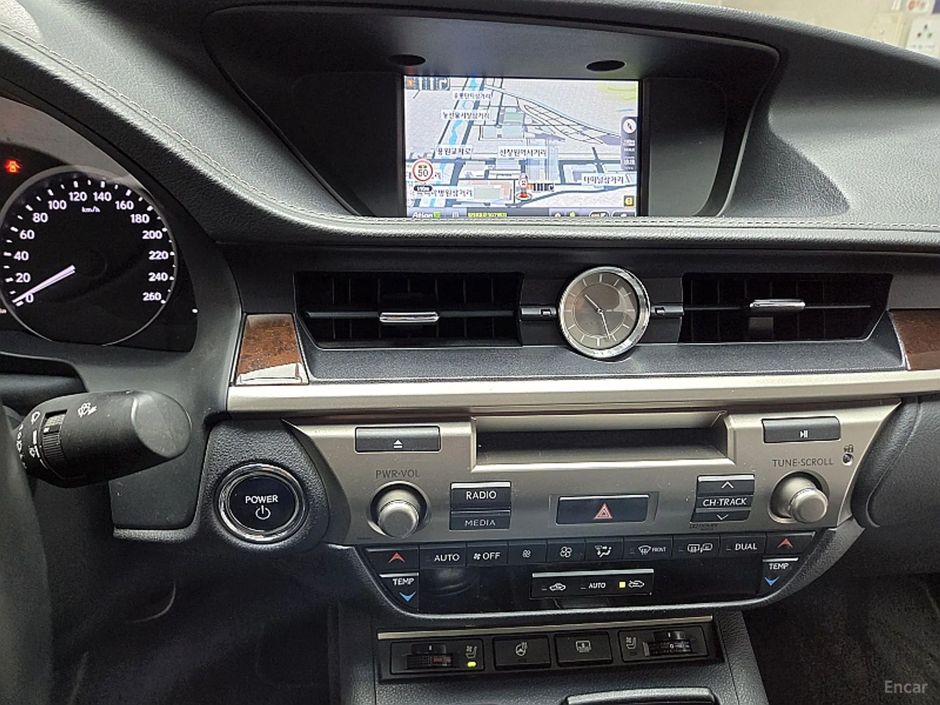 Lexus New ES300h превью 14