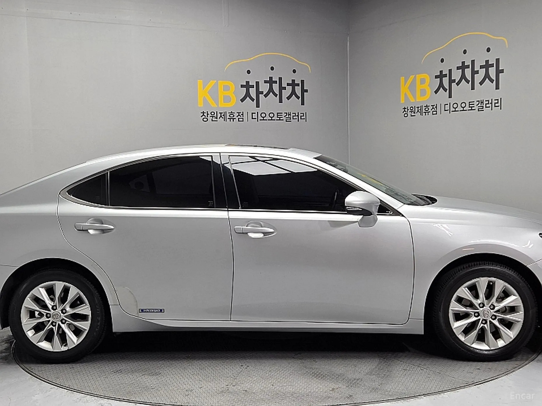 Lexus New ES300h превью 4
