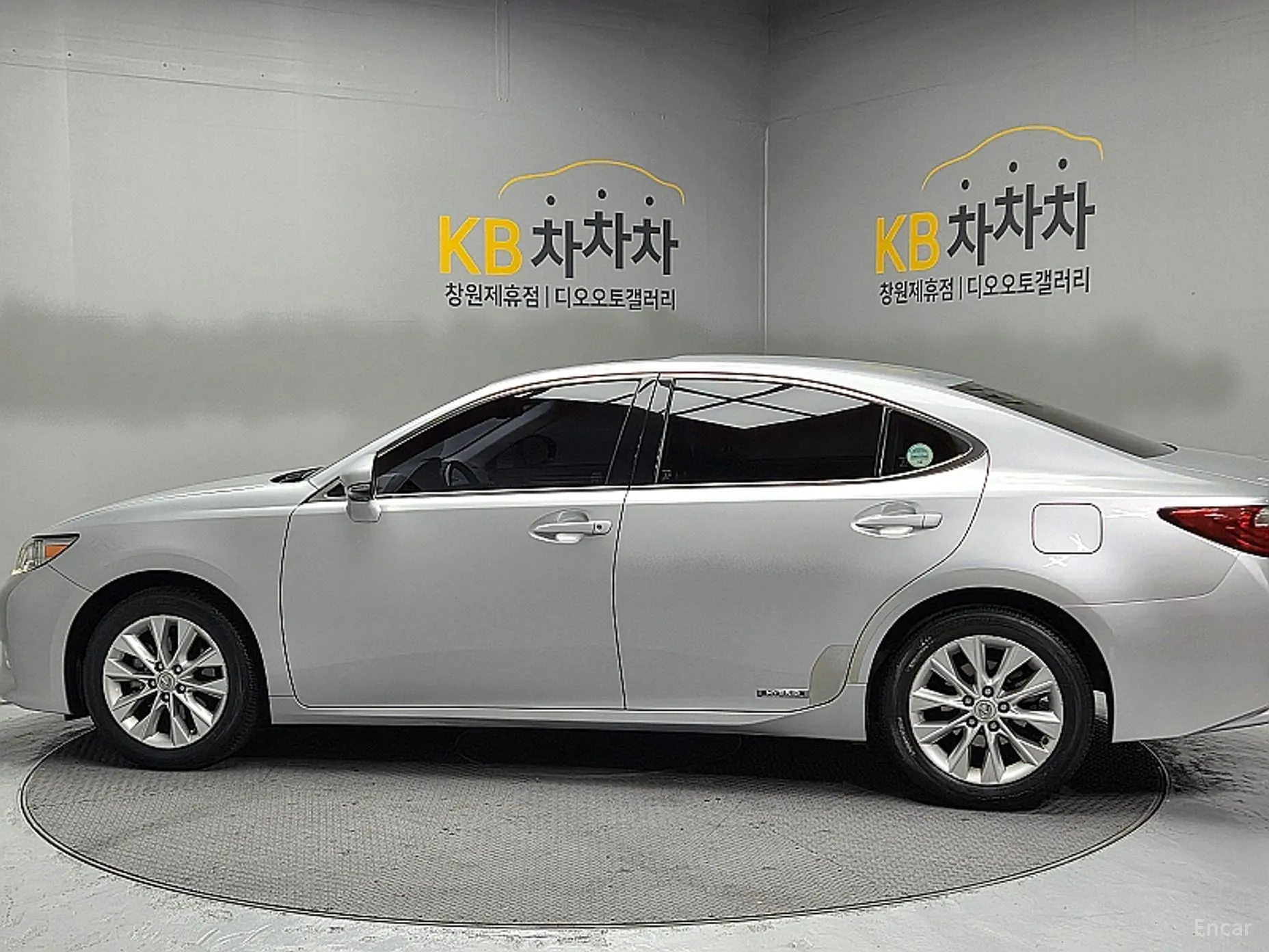 Lexus New ES300h превью 8