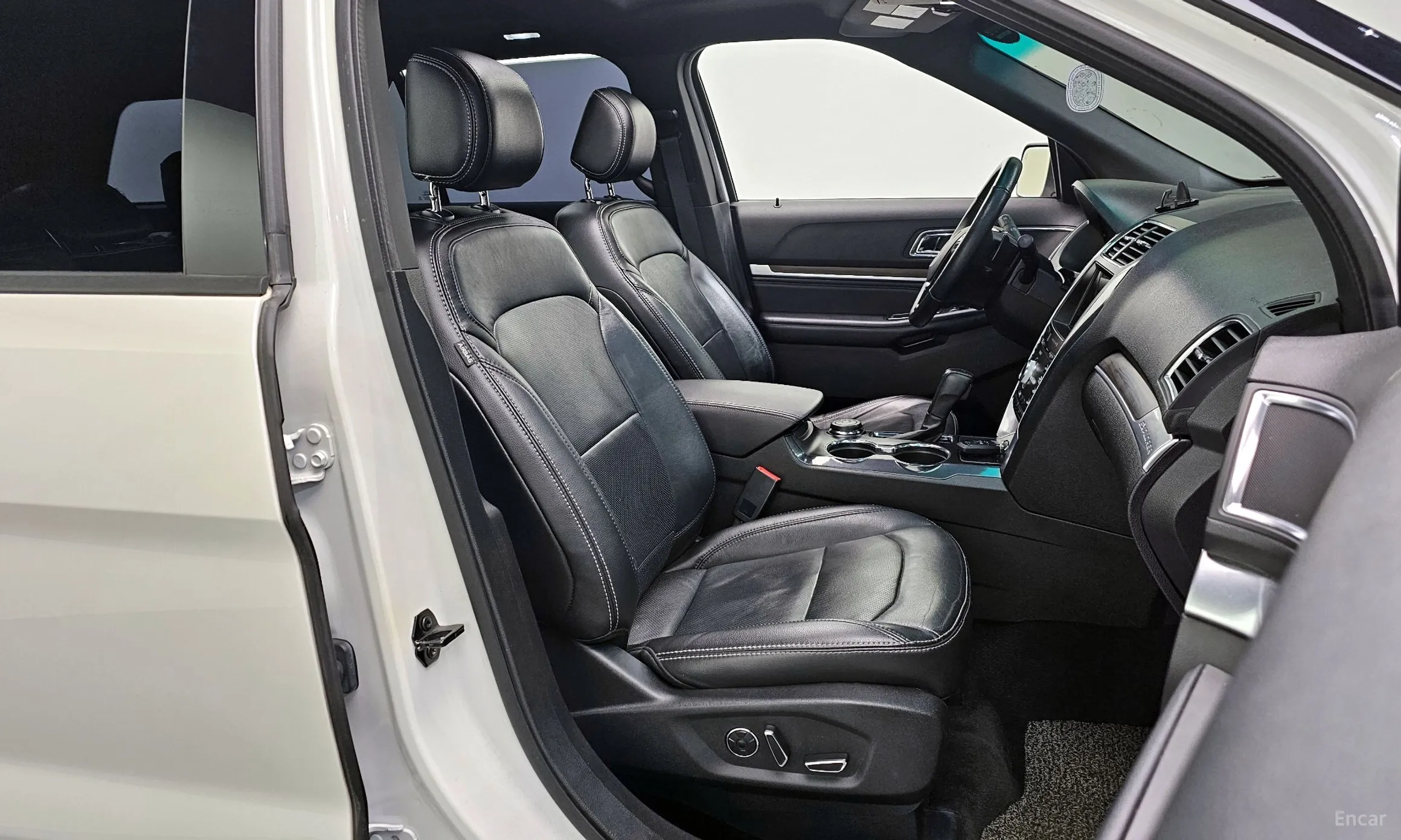 Ford Explorer превью 10